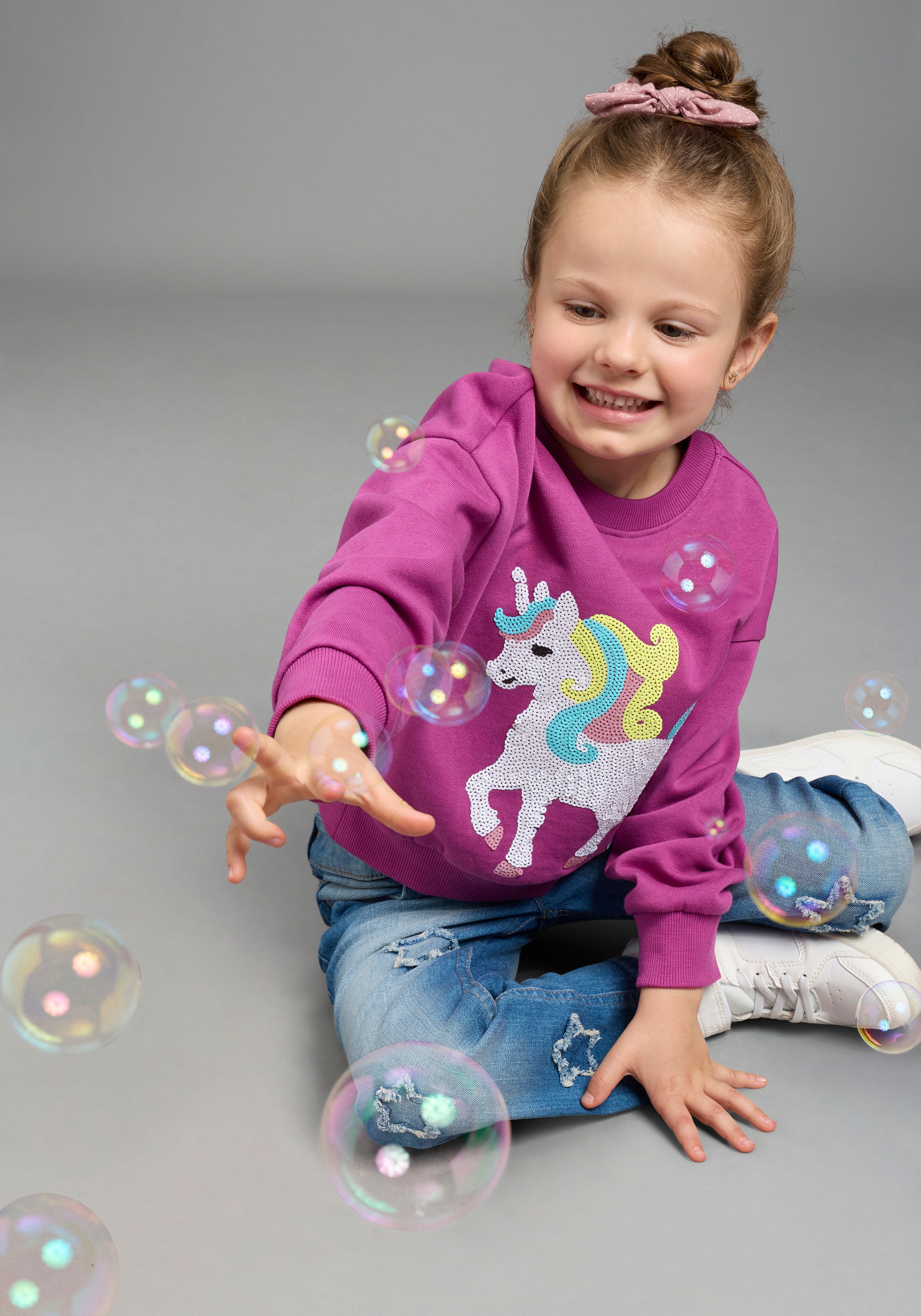 KIDSWORLD Sweat-shirt »Einhorn-Applikation für kleine Mädchen«, sweat-shirt avec applications de paillettes scintillantes
