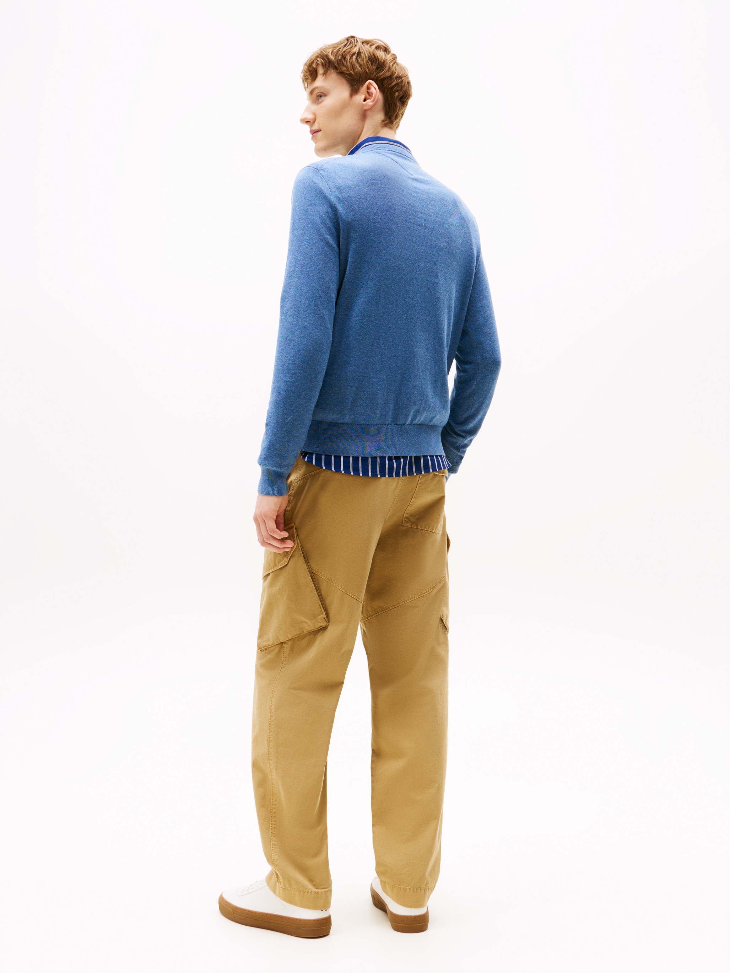 Tommy Hilfiger Pull en tricot »ESSENTIAL COTTON V NECK mit V-Ausschnitt und Stickerei« unifarben, casual, regular fit, Baumwolle, V-Ausschnitt