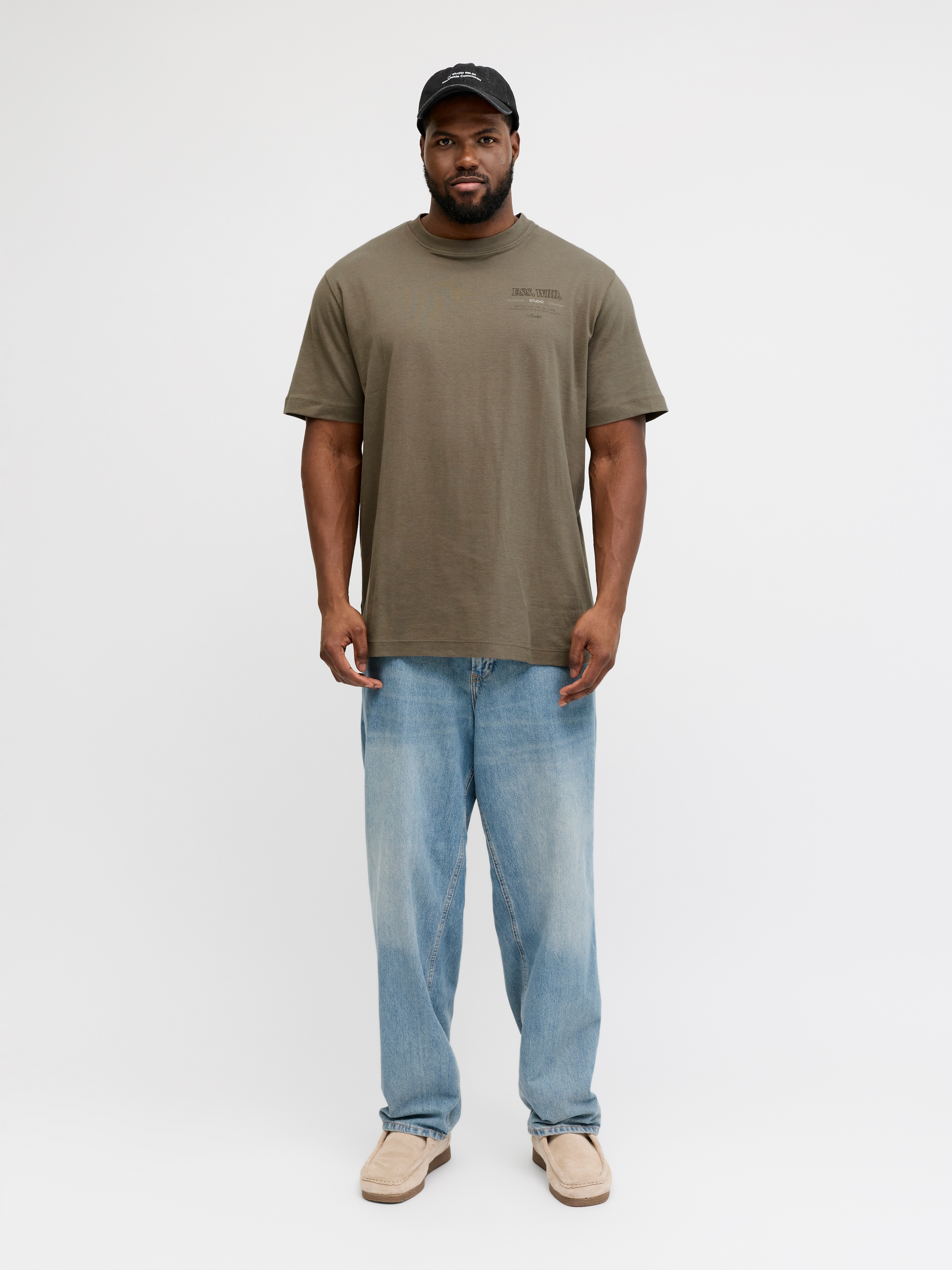 Jack & Jones PlusSize T-shirt »JJEURBAN EDGE STUDIO TEE SS SN PLS« mit Logobranding
