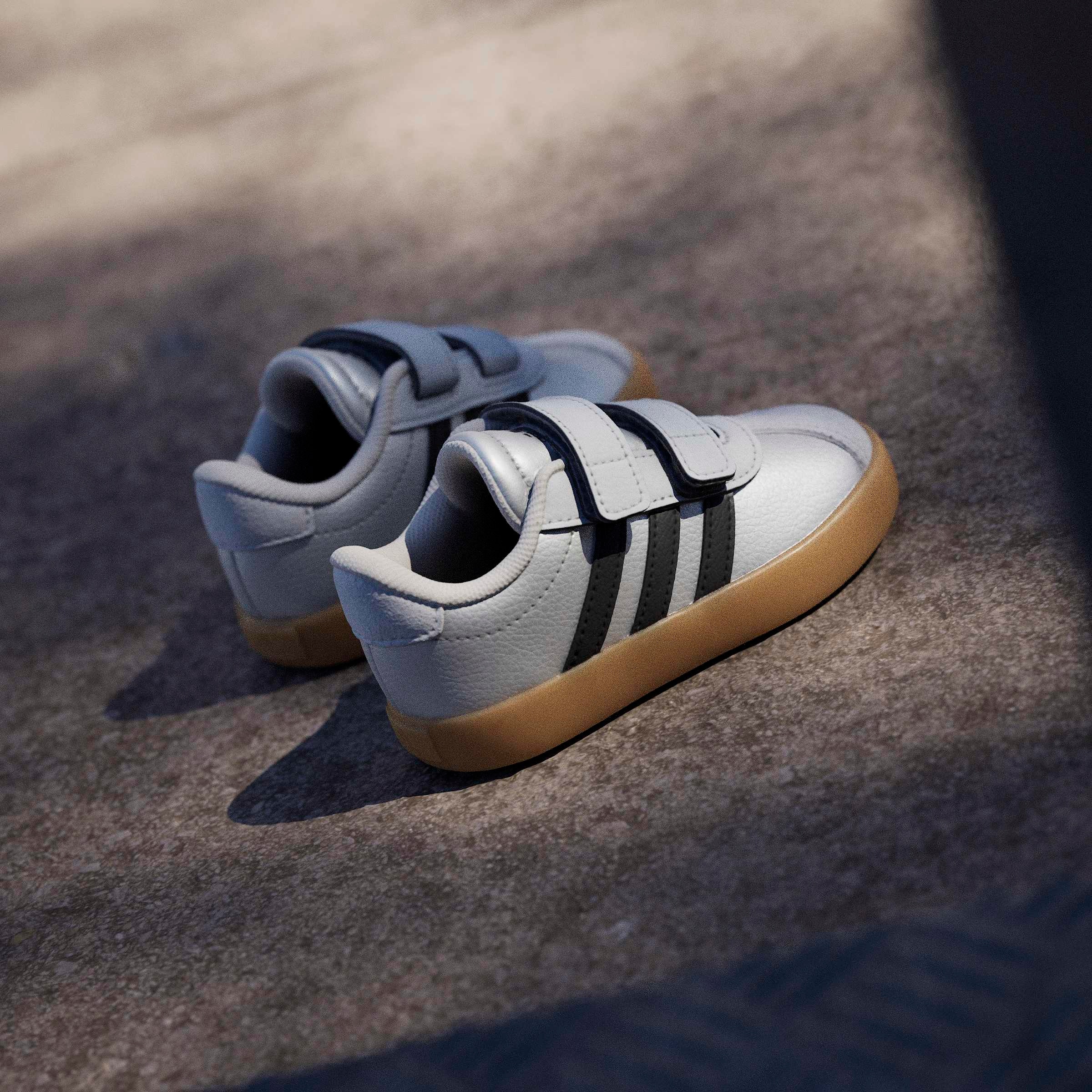 adidas Sportswear Chaussures à scratch »VL COURT 3.0 KIDS«  inspiriert vom Design des adidas samba, für Kinder