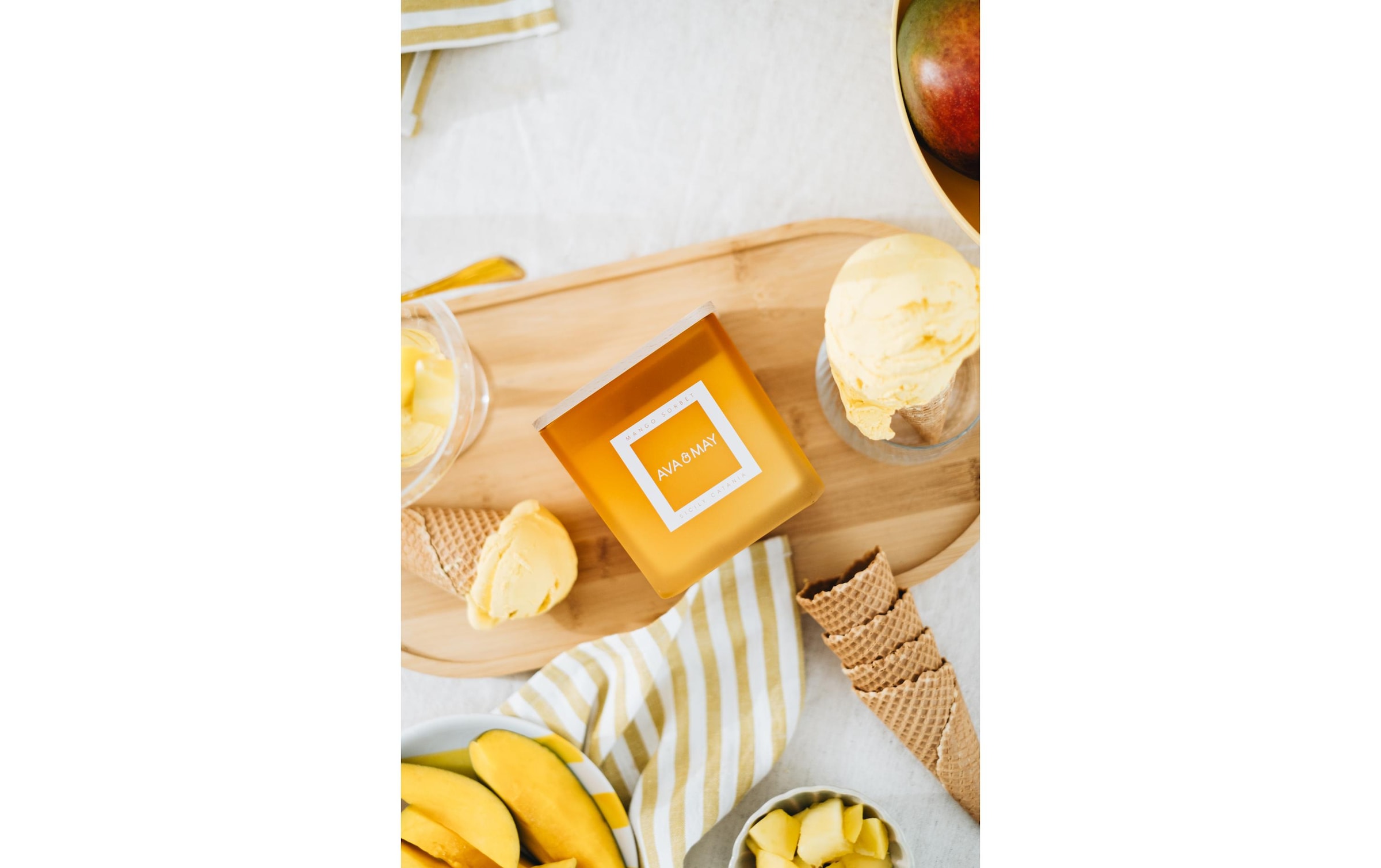 AVA & MAY Bougie parfumée »Mango Sorbet 450 g«