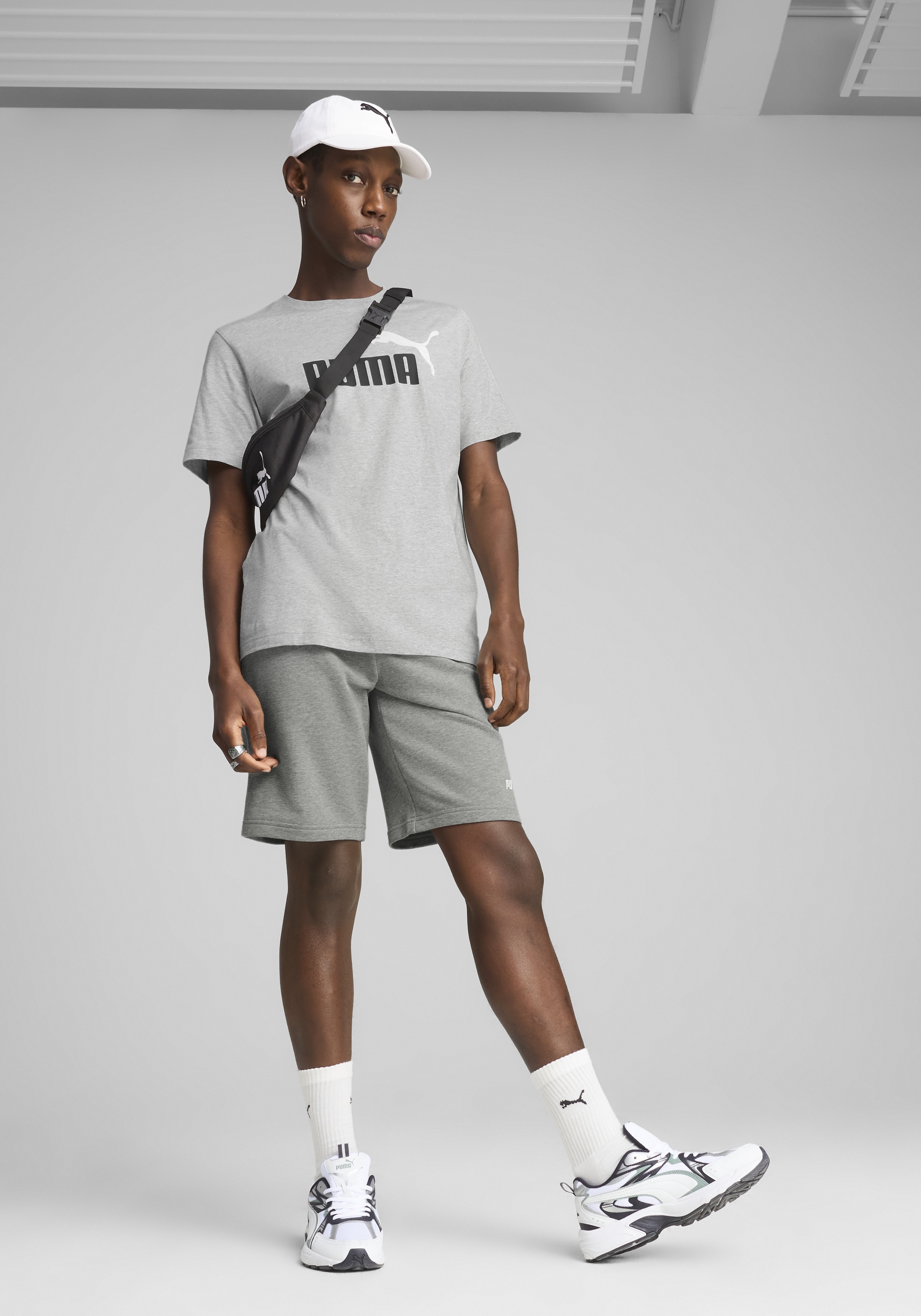 PUMA Trainingsshorts »ESS 2 COLOR NO 1 LOGO SHORTS 10 TR«  mit Eingrifftaschen, elastischer Bund mit Kordelzug, Regular Fit