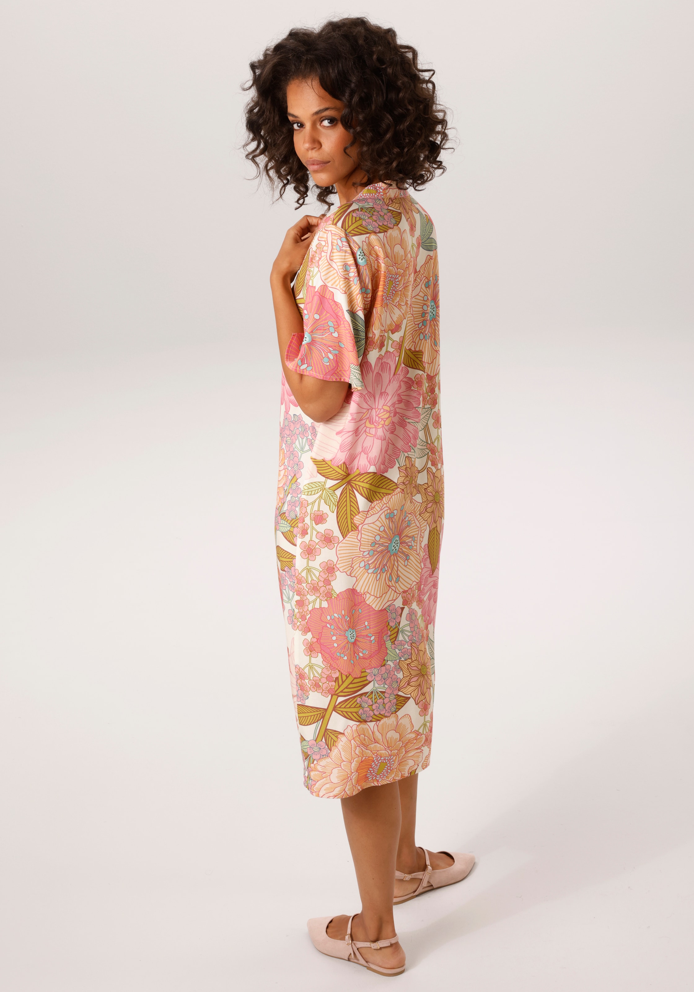 Aniston CASUAL Robe d'été mit farbenfrohen, grossflächigem Blumendruck - NEUE KOLLEKTION