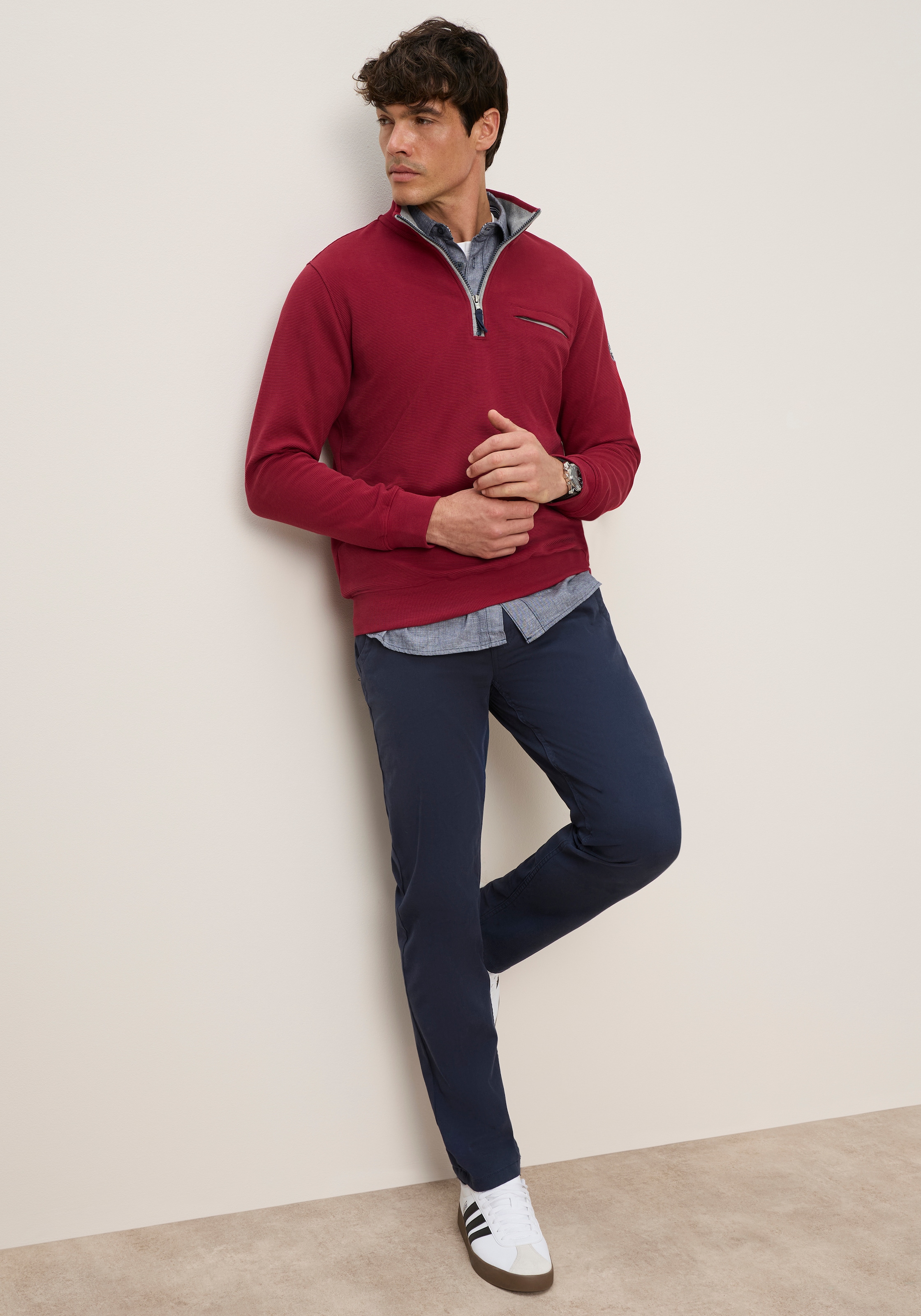 Man's World Sweatshirt »- Sportiv gepflegte Optik für Alltag und Freizeit«, Wertiger Oberstoff, markante Kontrastakzente, moderner Freizeit-Look
