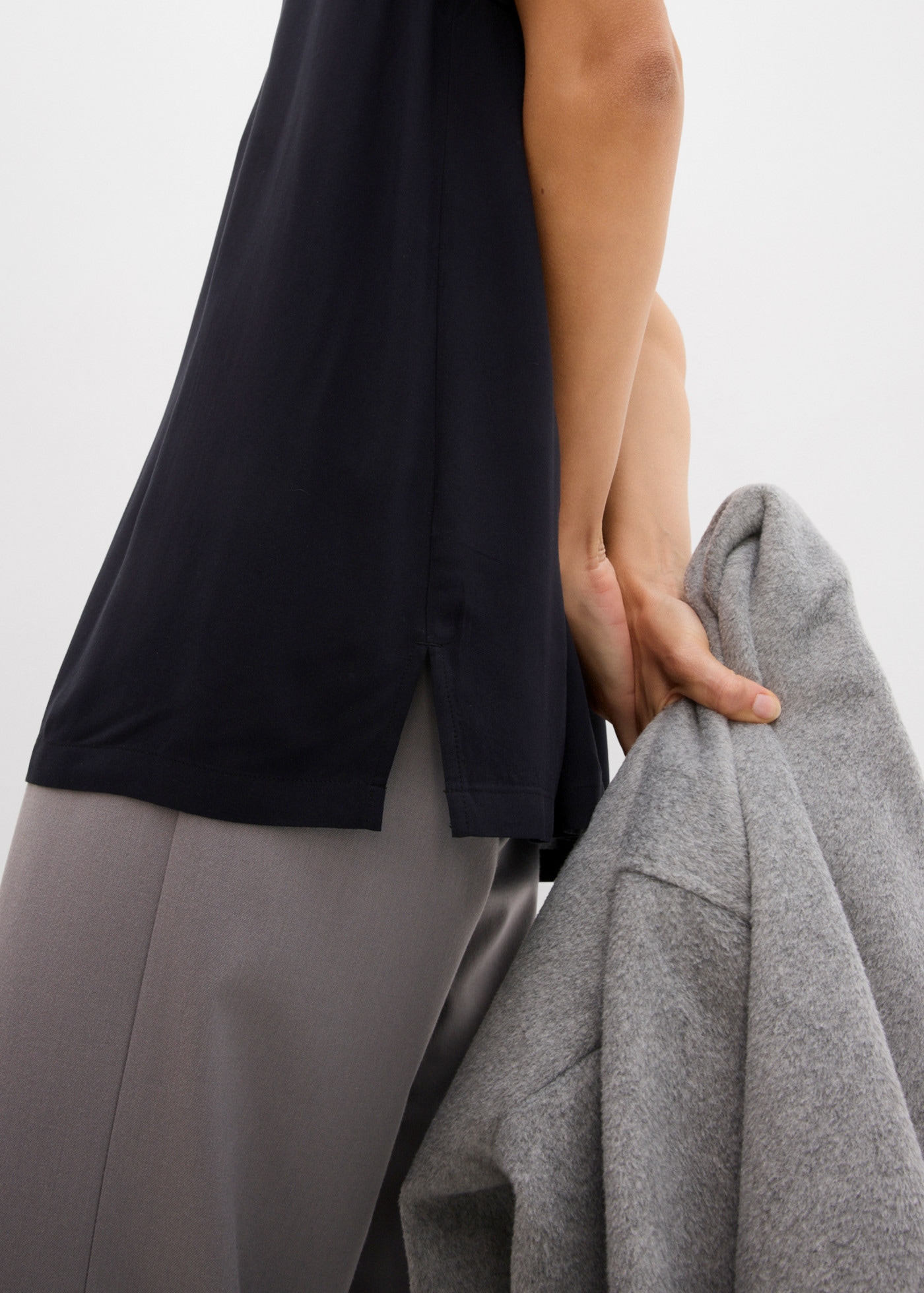 bonprix Tunique longue coupe droite, manches courtes, col henley, en viscose