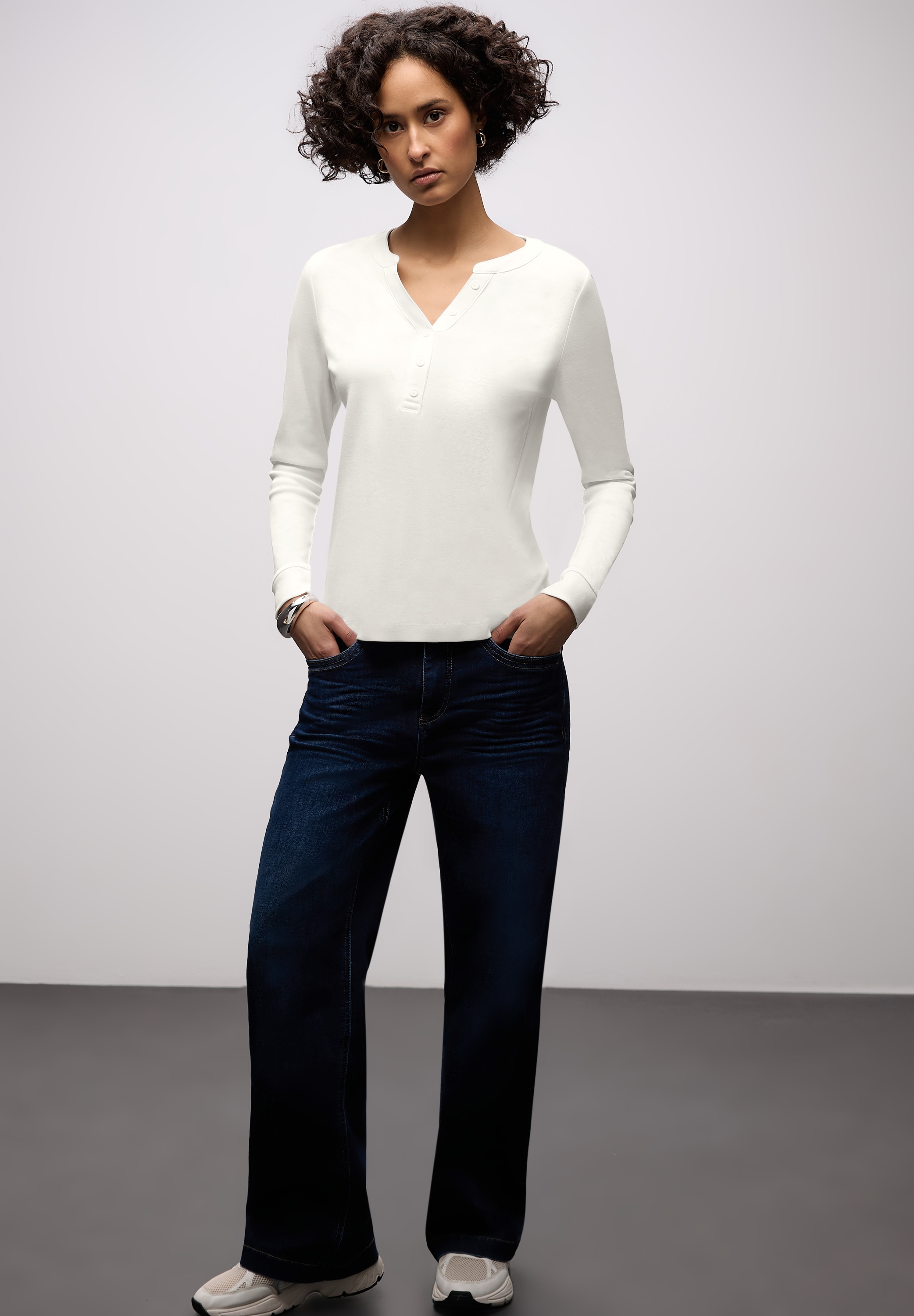 STREET ONE Langarmshirt mit dekorativem Split Neck und Knopfleiste