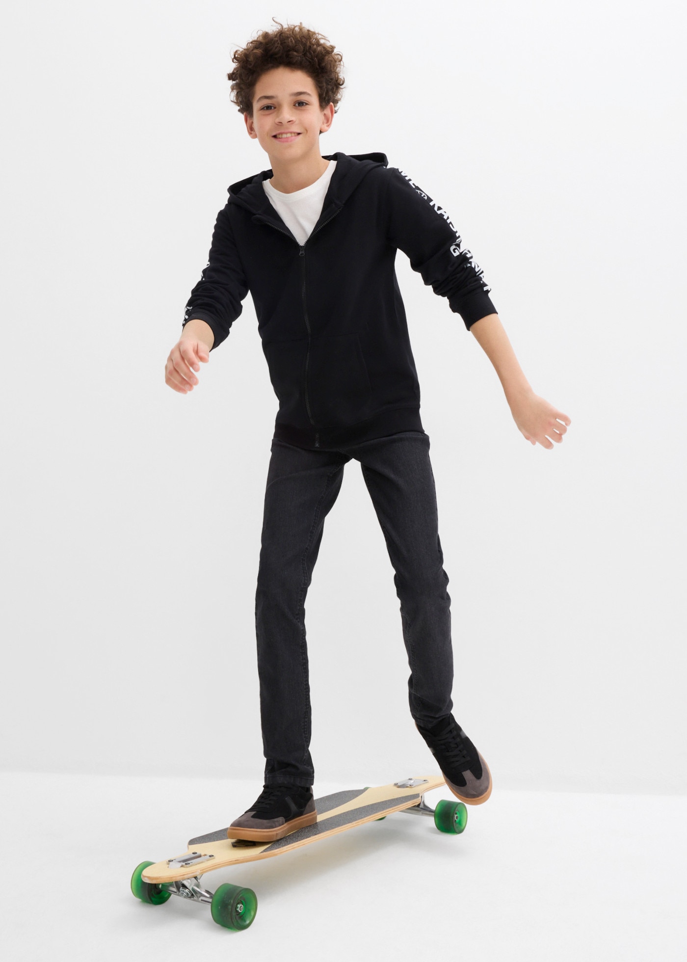 bonprix Sweat à capuche für Jungen, aus Baumwolle, lockere Passform, mit Stehkragen