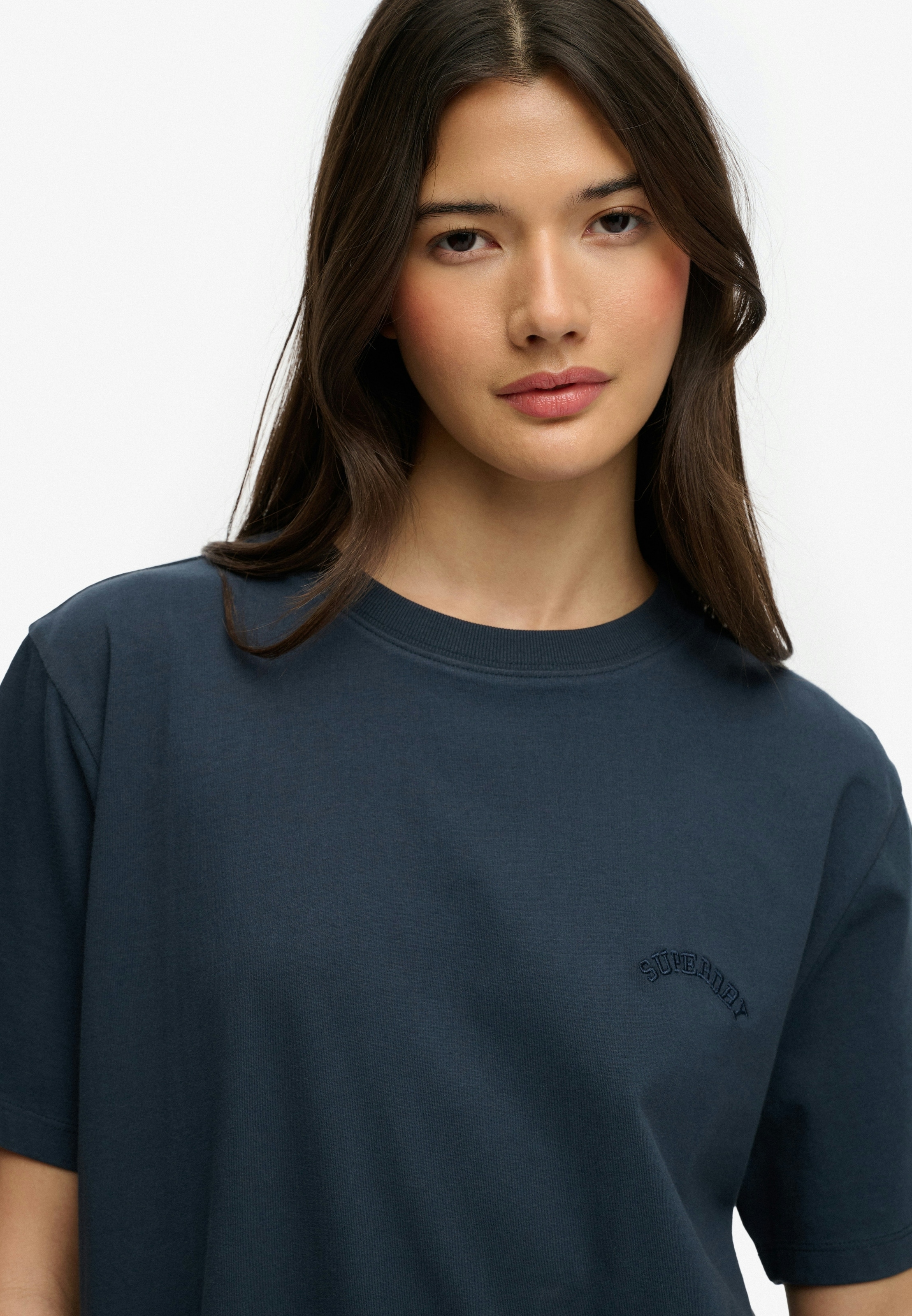 Superdry T-shirt »ESSENTIAL LOGO LOOSE TEE« avec encolure ronde, sans fermeture, coupe décontractée, manches courtes
