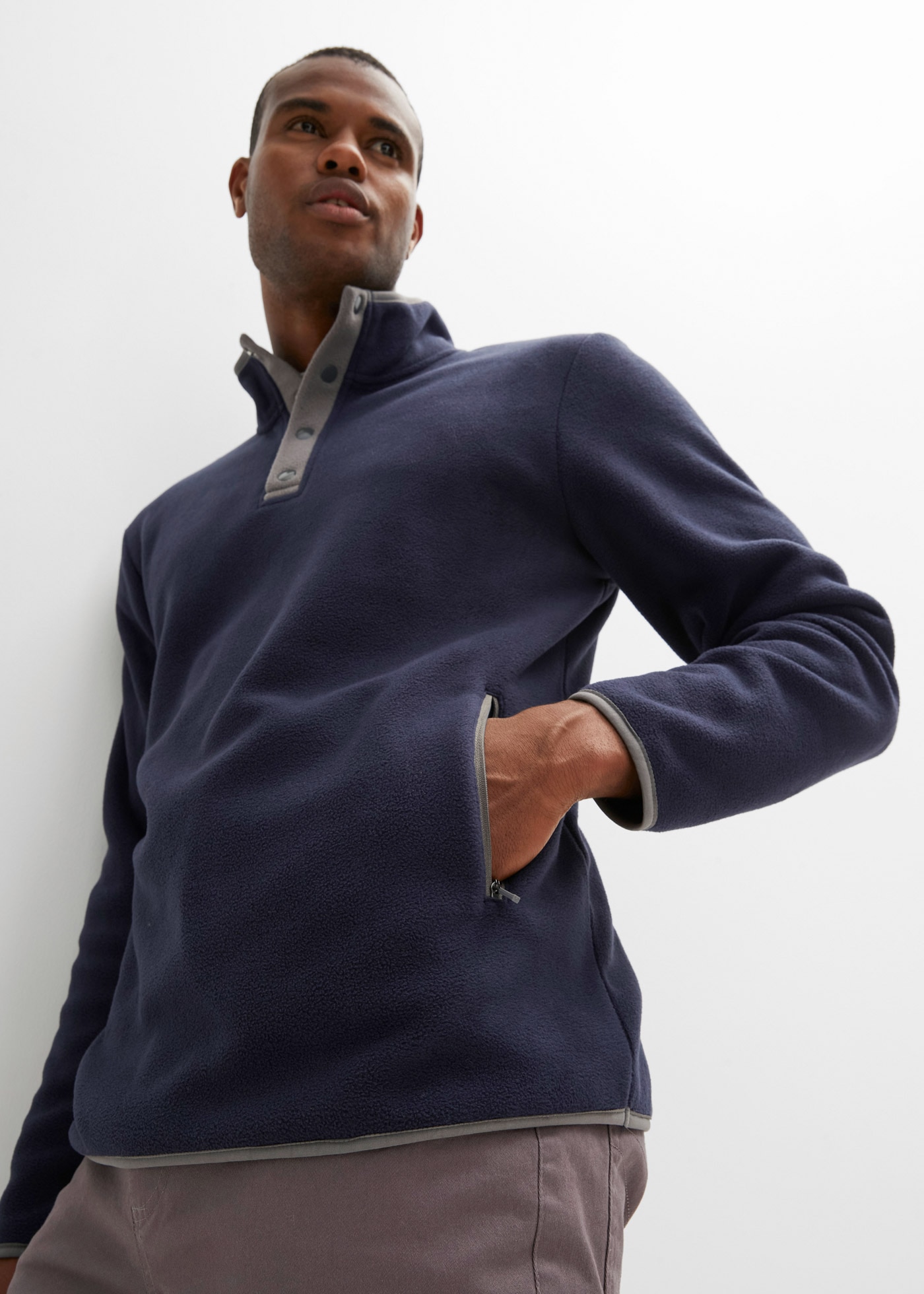 bonprix Pull en polaire »Troyer Fleeceshirt mit praktischen Taschen und tollen Kontrastdetails«, Troyer Fleeceshirt mit praktischen Taschen und tollen Kontrastdetails
