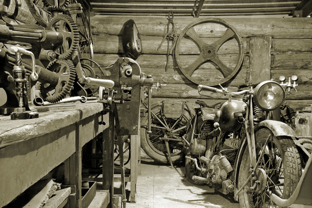 Papermoon Papier peint photo »Motorradgarage«