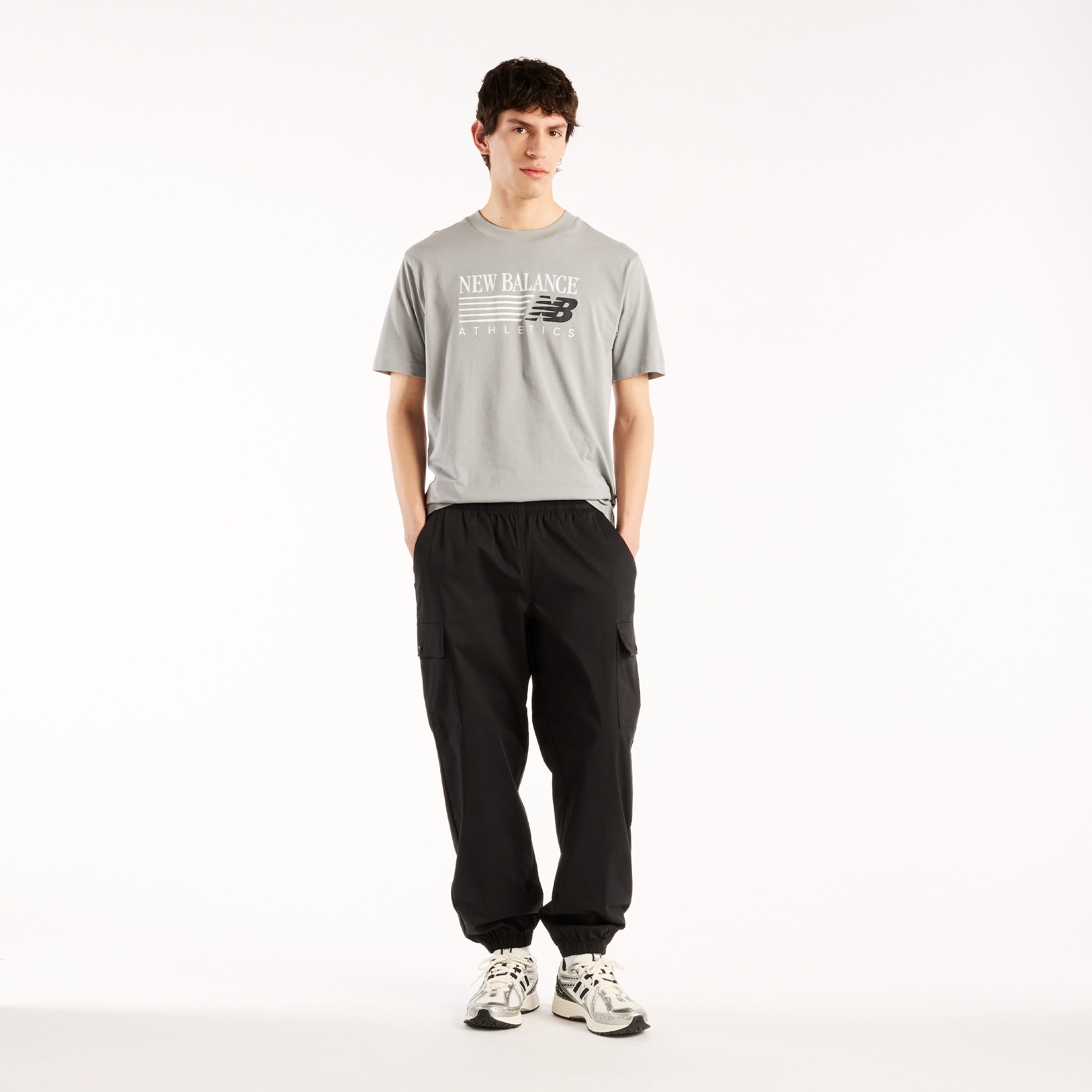 New Balance T-shirt »REIMAGINED  GRAPHIC T-SHIRT« style sportif, en coton, coupe t-shirt