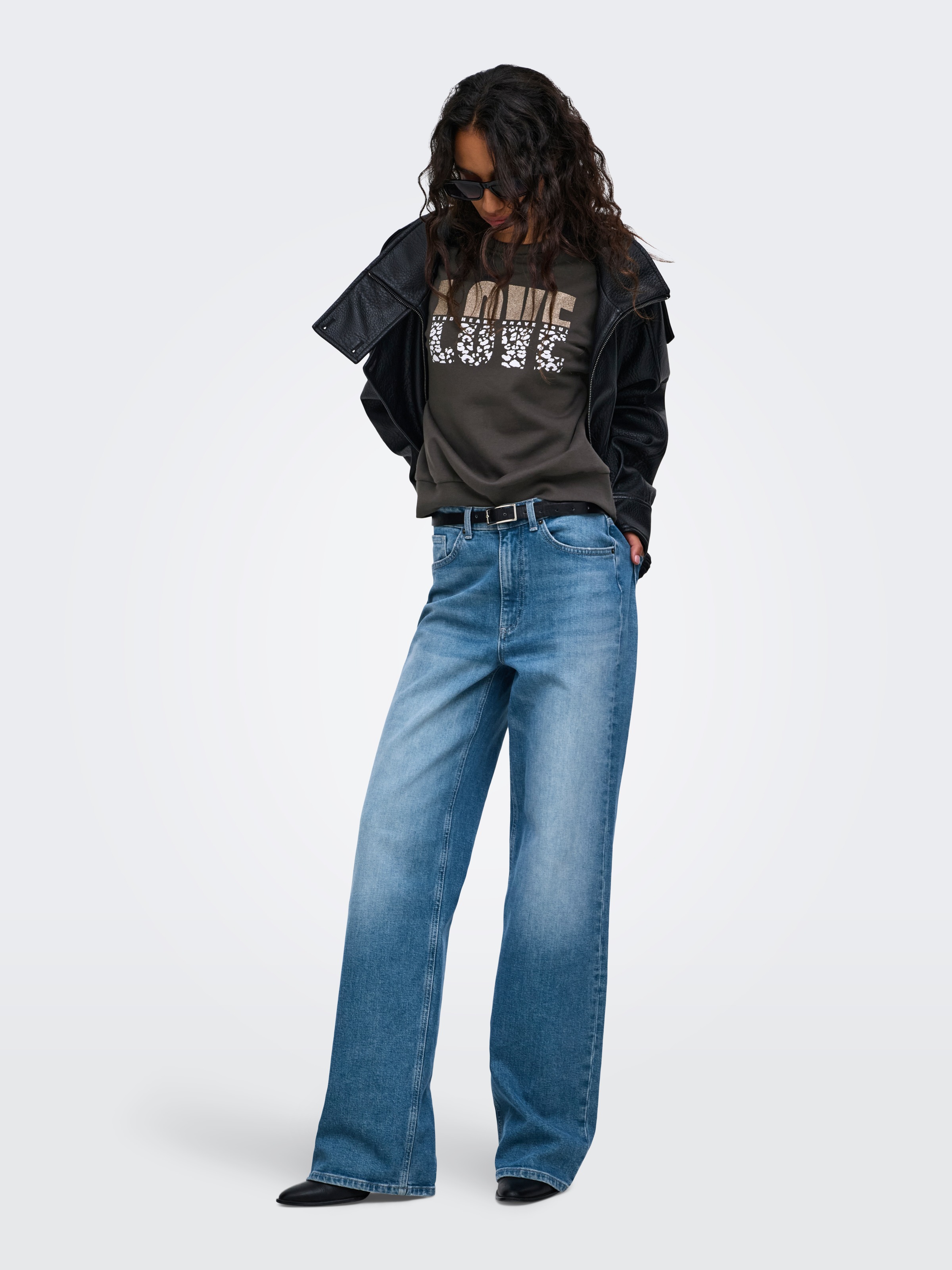 ONLY Sweat-shirt »ONLTAMMIE L/S LEO PRINT O-NECK SWT«, mélange coton, coupe régulière
