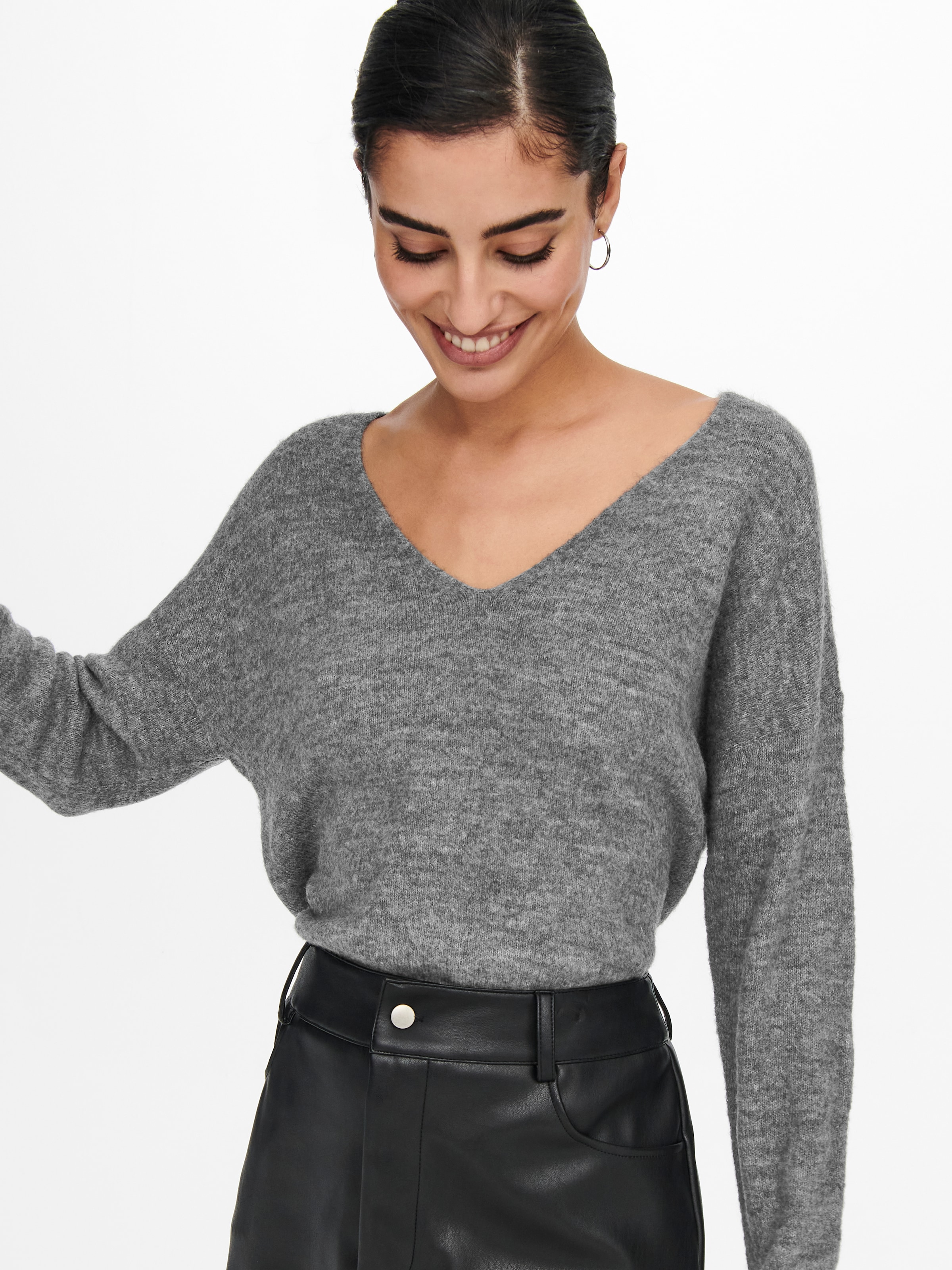 JDY V-Ausschnitt-Pullover »JDYELANORA L/S V-NECK PULLO. KNT NOOS« mit leicht überschnittenen Schultern