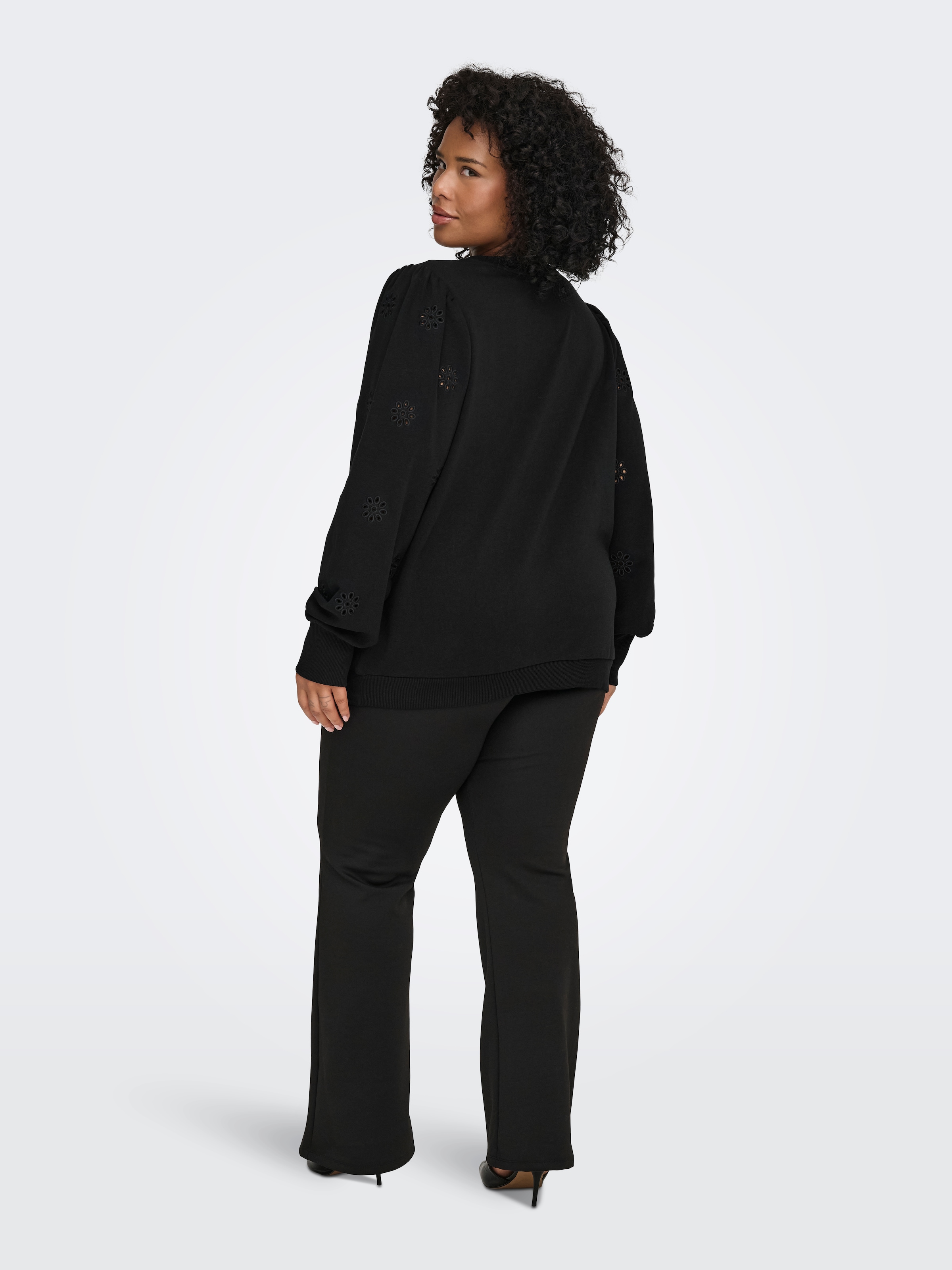 ONLY CARMAKOMA Sweat-shirt »CARFEMME L/S PUFF EMBROIDERY UB SWT NOOS«, mélange coton, coupe régulière
