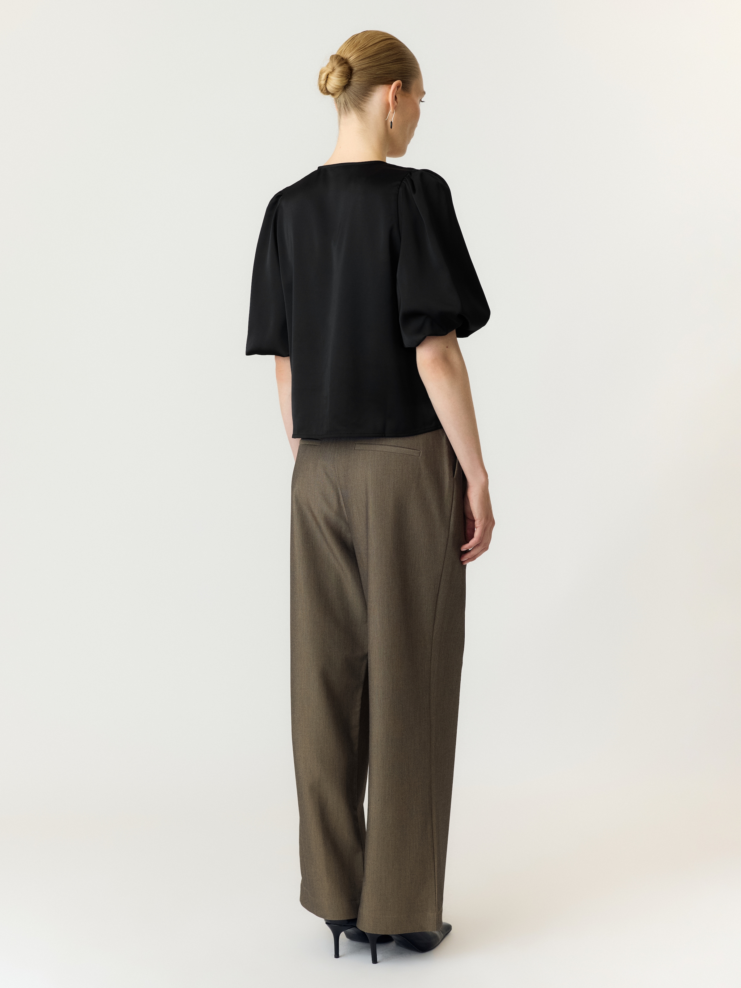 Y.A.S Blouse à manches courtes »YASPELLA 2/4 V-NECK TOP S. NOOS« mélange de matériaux, coupe régulière