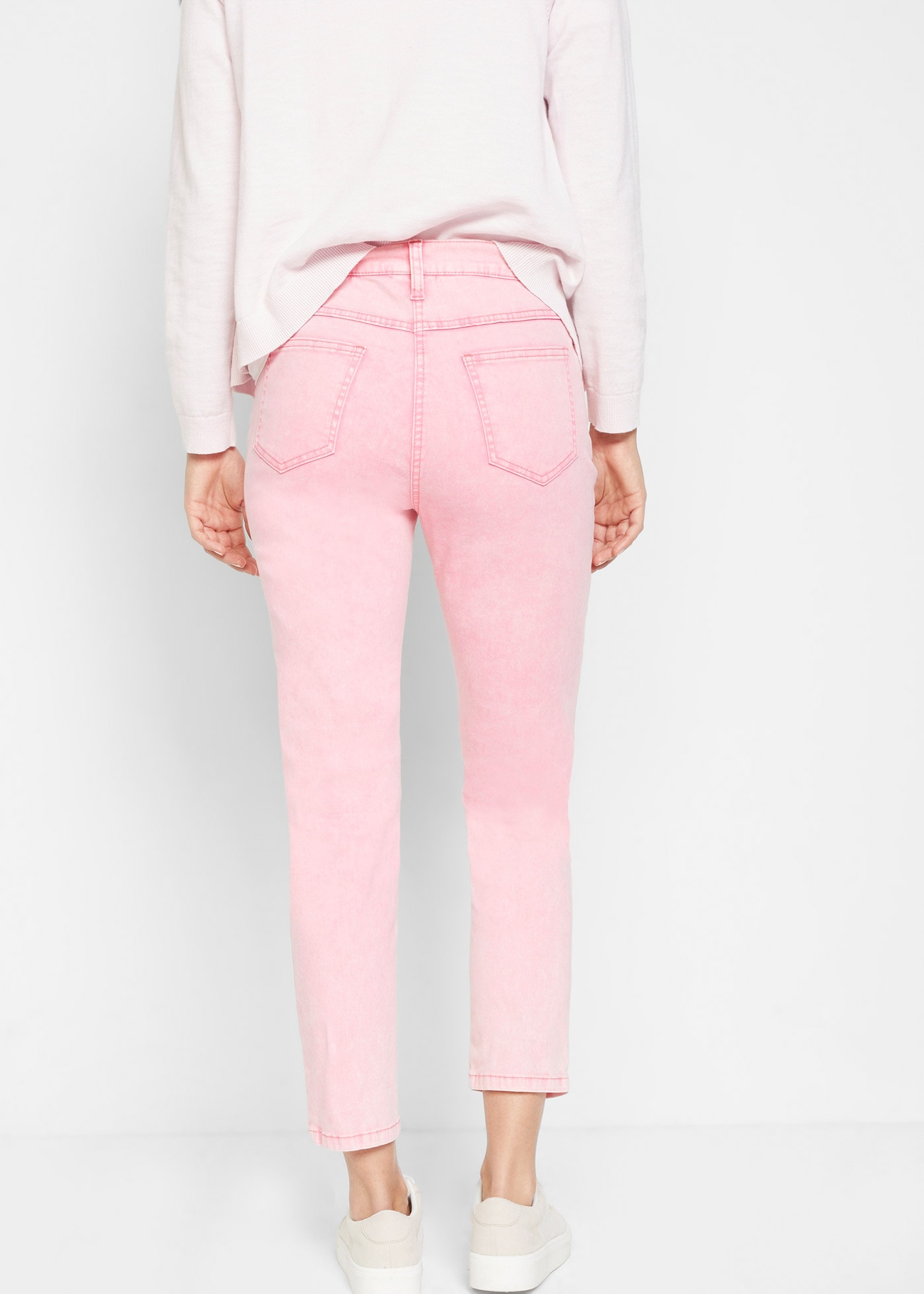 bonprix Pantalon tissé »Verkürzte Twill-Hose im Used-Look«  en coton et élasthanne, silhouette étroite, slim fit, look usé
