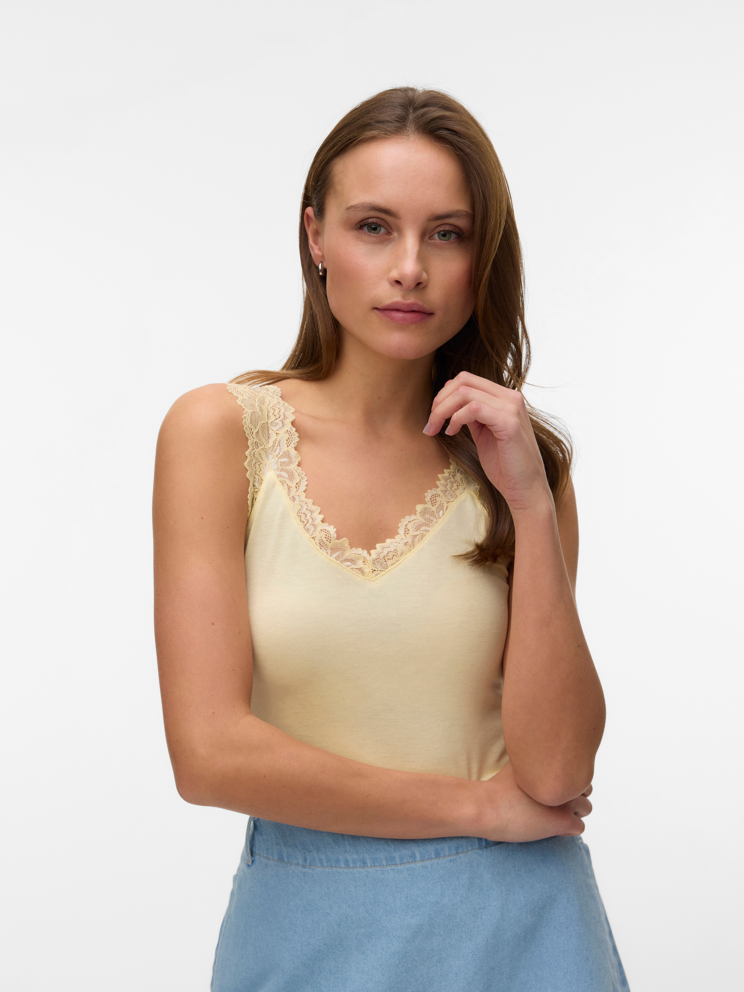 Vero Moda Top à bretelles »VMROSA SL TOP JRS NOOS« Mélange viscose, détail en dentelle
