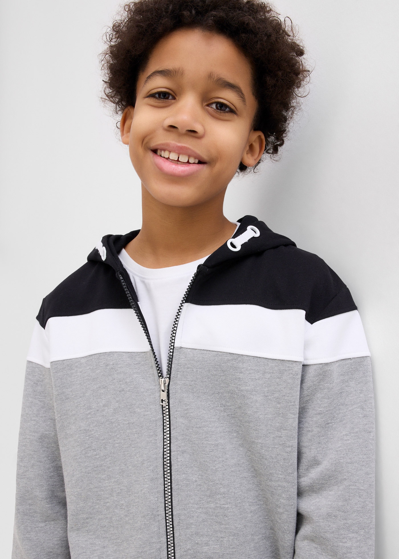 bonprix Sweat à capuche avec capuche, pour printemps et été, manches longues