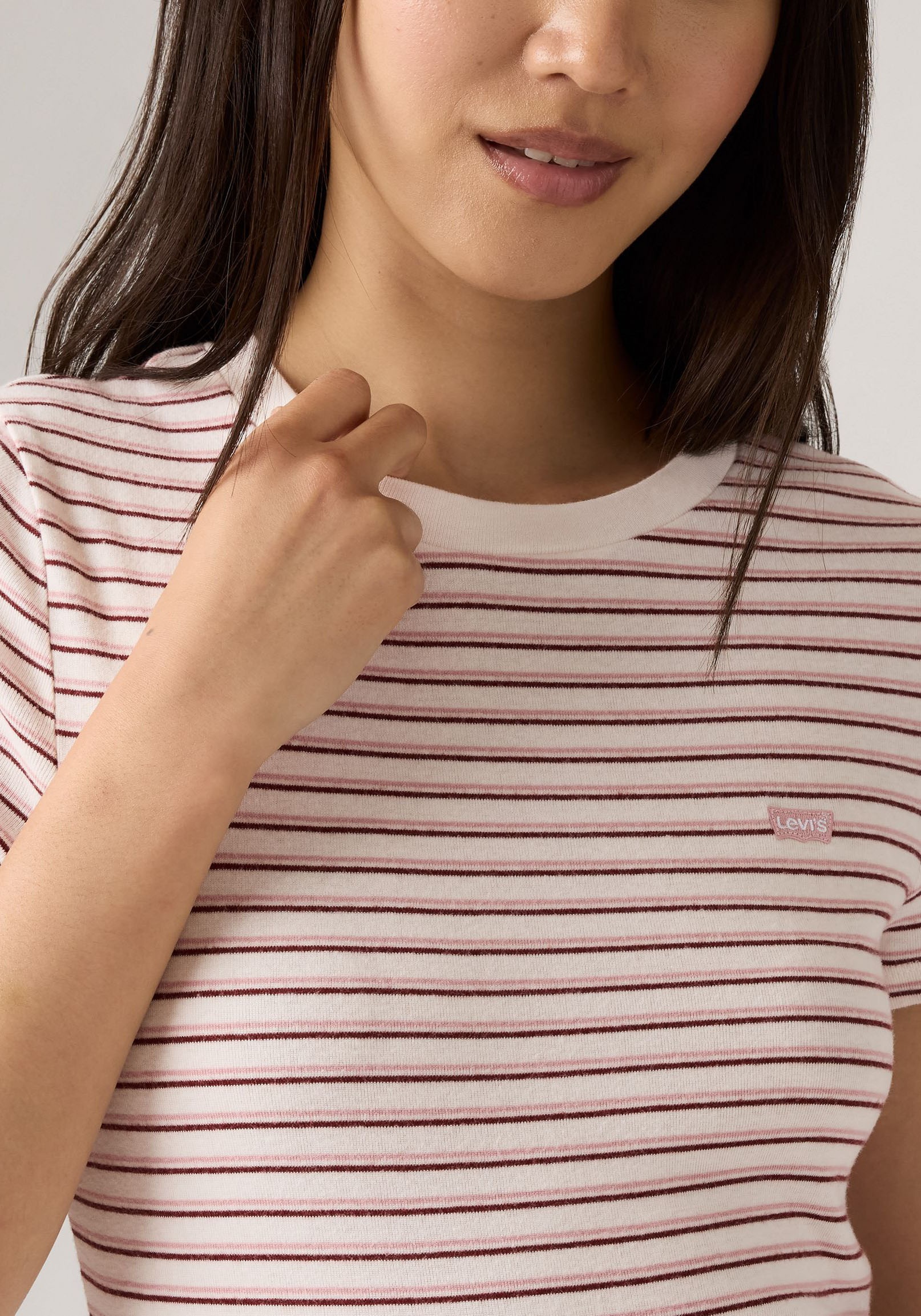 Levi's® T-shirt »ESSENTIAL HM SS TEE« Taillierter Schnitt