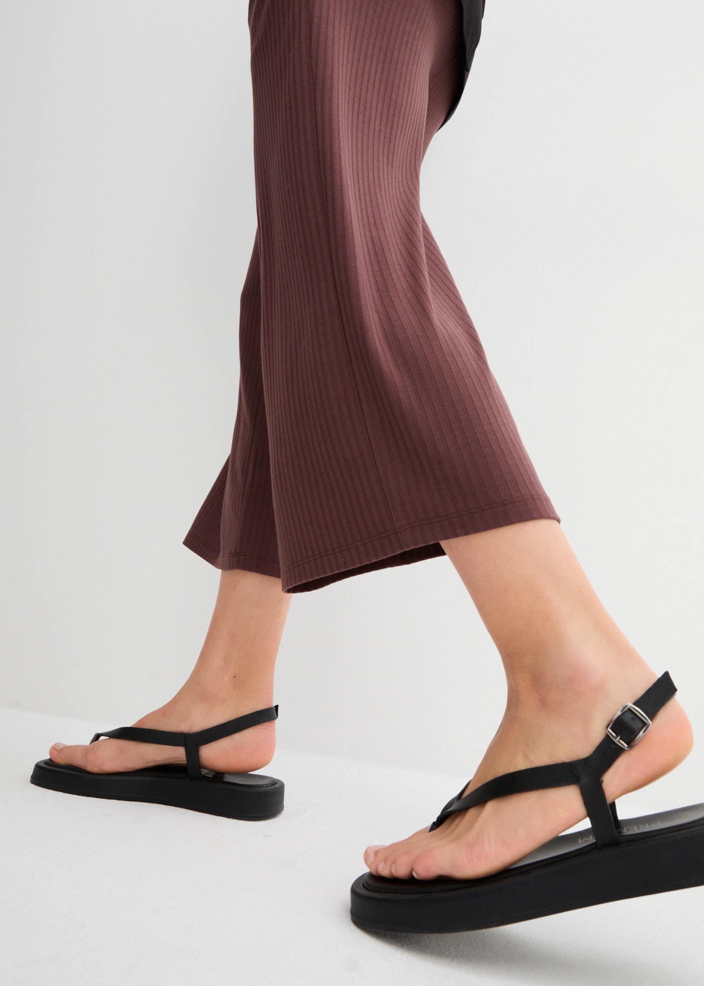 bonprix Jerseyhose »Jersey-Hose aus Rippe mit Bequembund«  aus Viskose, Polyester und Elasthan, lockere Passform, lässiger Stil