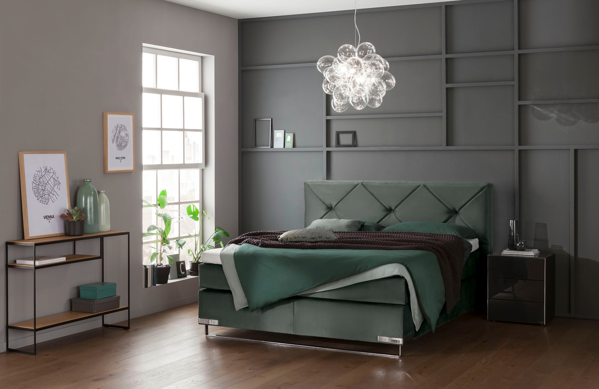 GALLERY M branded by Musterring Lit boxspring »Dubai« Kufe in Chrom, 3 Härtegrade, Kopfteil mit Knopfheftung