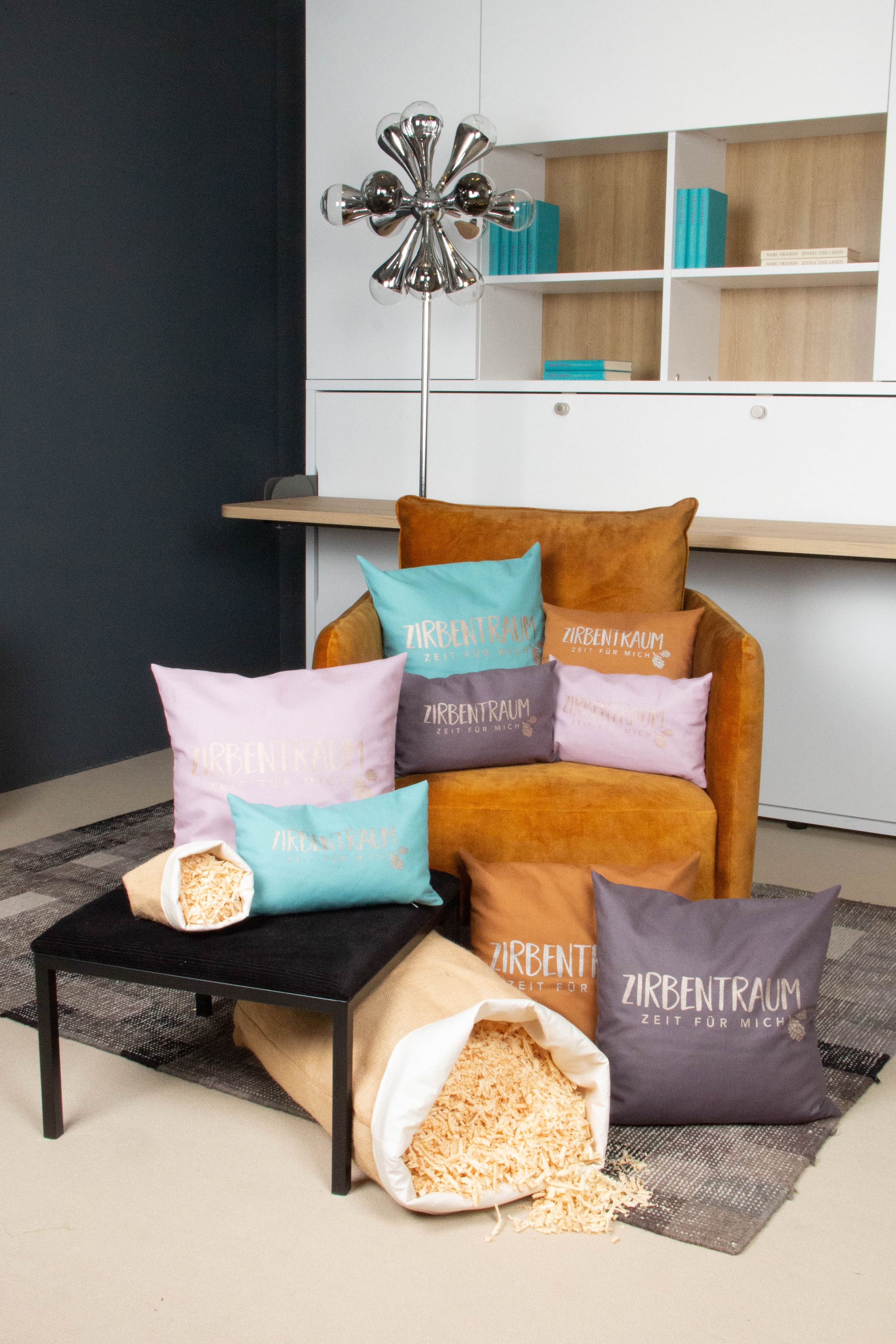 herbalind Zirbenkissen »Zirbentraum in Violett/Roségold 40x40 mit Reissverschluss - Gefüllt« mit hochwertigen Zirbenholzflocken 100% Baumwolle - Made in Germany