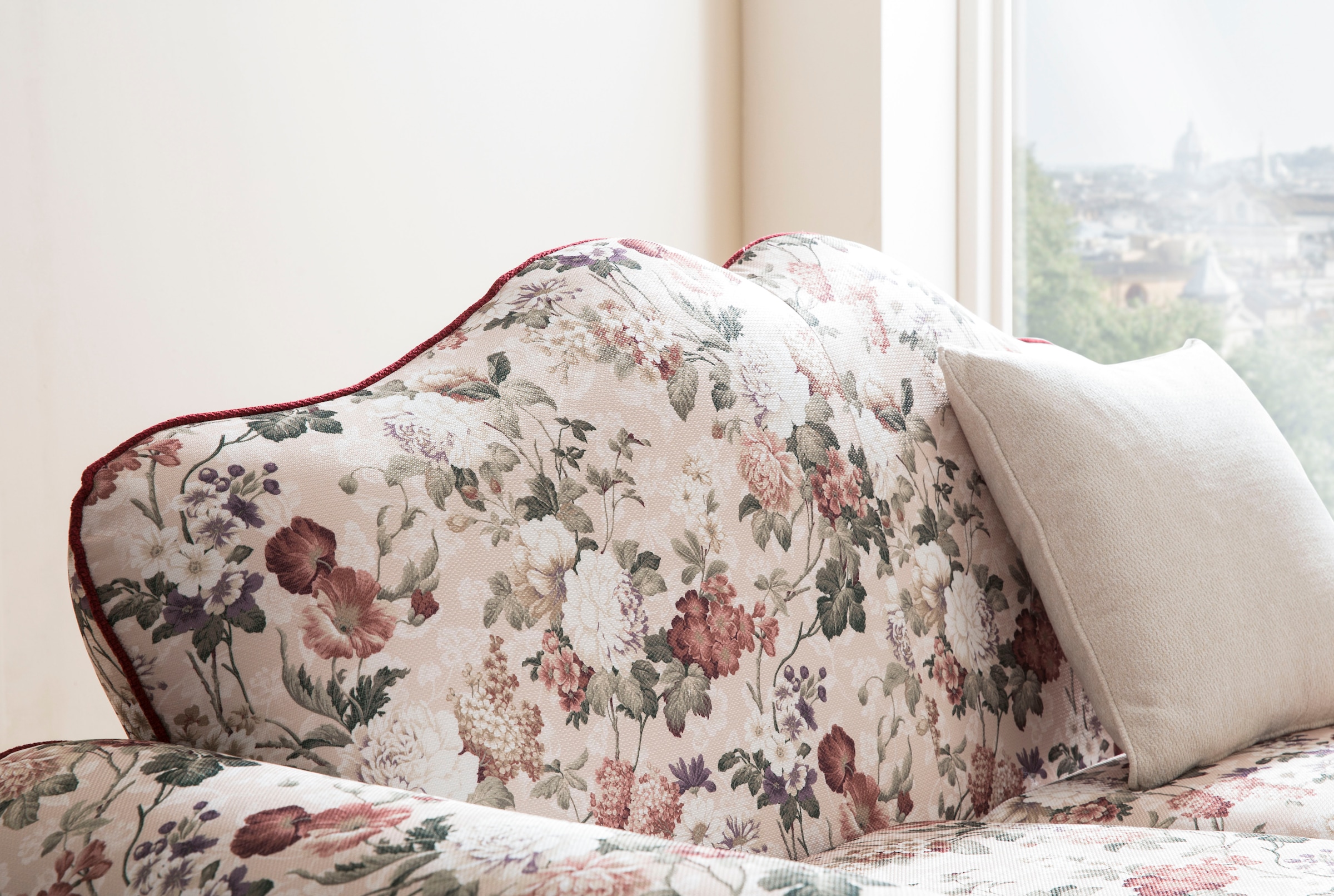 Home affaire 3-places mit 4 Zierkissen, mit gedrechselten Füssen aus Holz