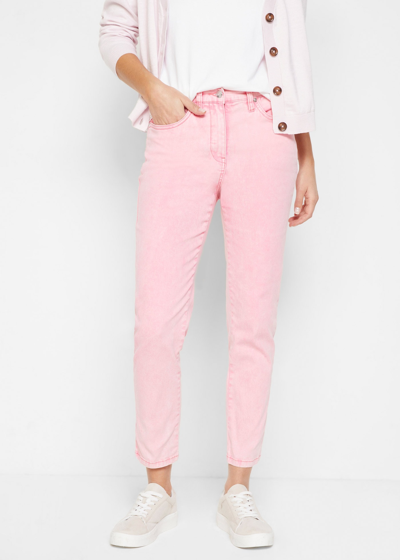 bonprix Pantalon tissé »Verkürzte Twill-Hose im Used-Look«  en coton et élasthanne, silhouette étroite, slim fit, look usé