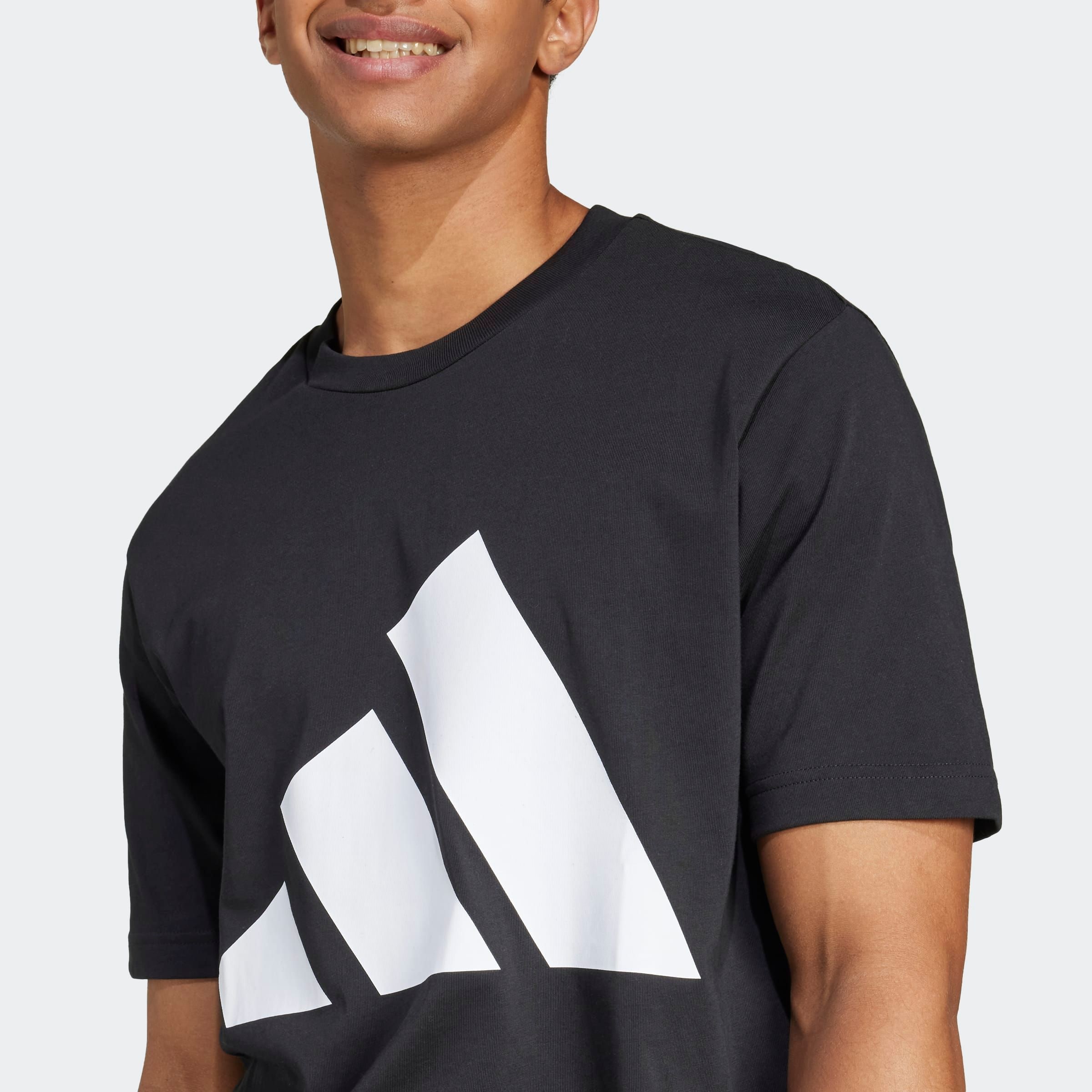 adidas Sportswear T-shirt »ESSENTIALS BIG LOGO« klassische Silhouette, mit Rundhalsausschnitt