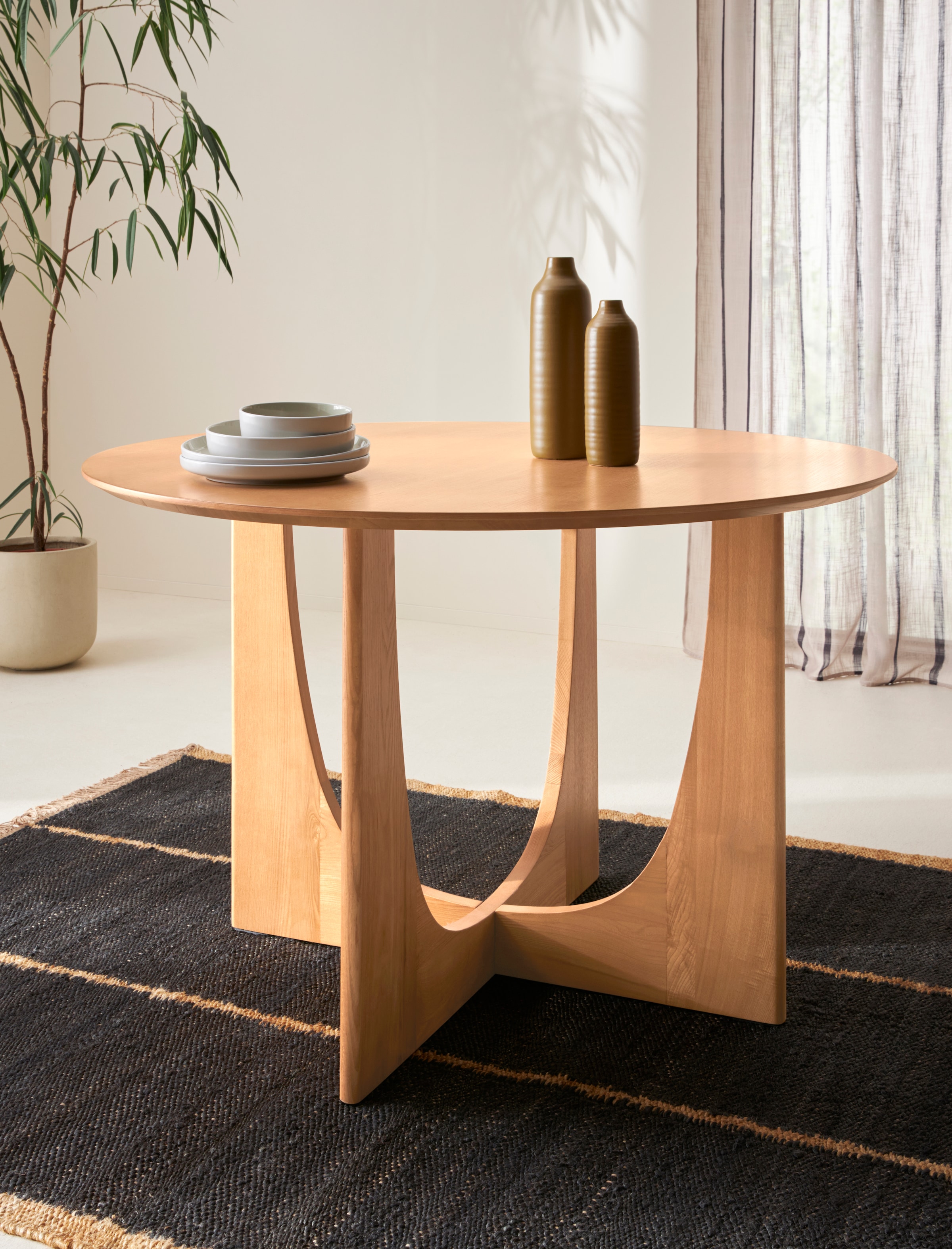 LeGer Home by Lena Gercke Table de salle à manger »Zirella« Bois de frêne massif, design marqué à pied croisé, largeur 120 cm