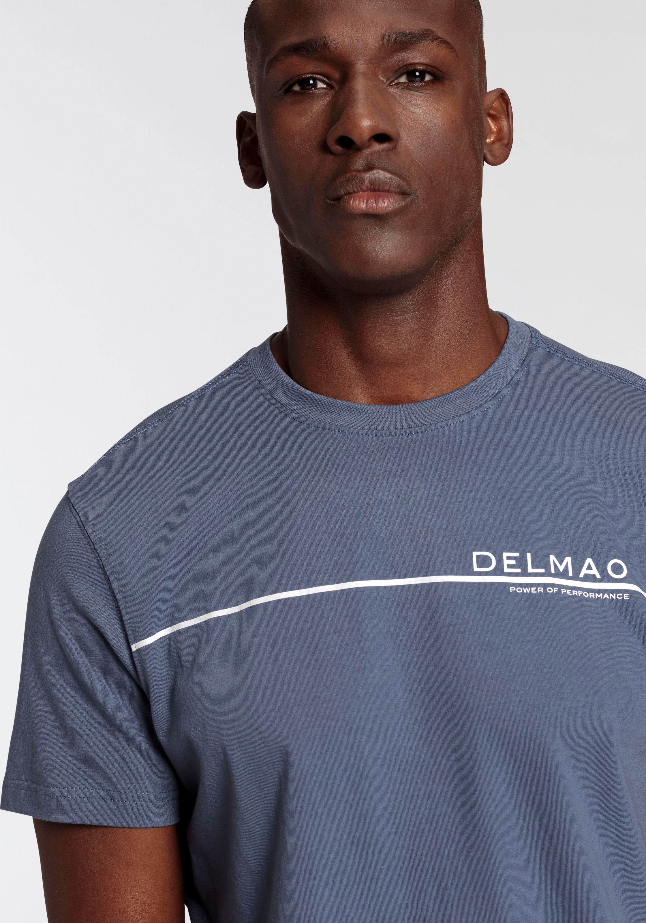 DELMAO T-Shirt Kurzarm,  mit coolem Print,  Rundhalsausschnitt,  aus 100% Baumwolle