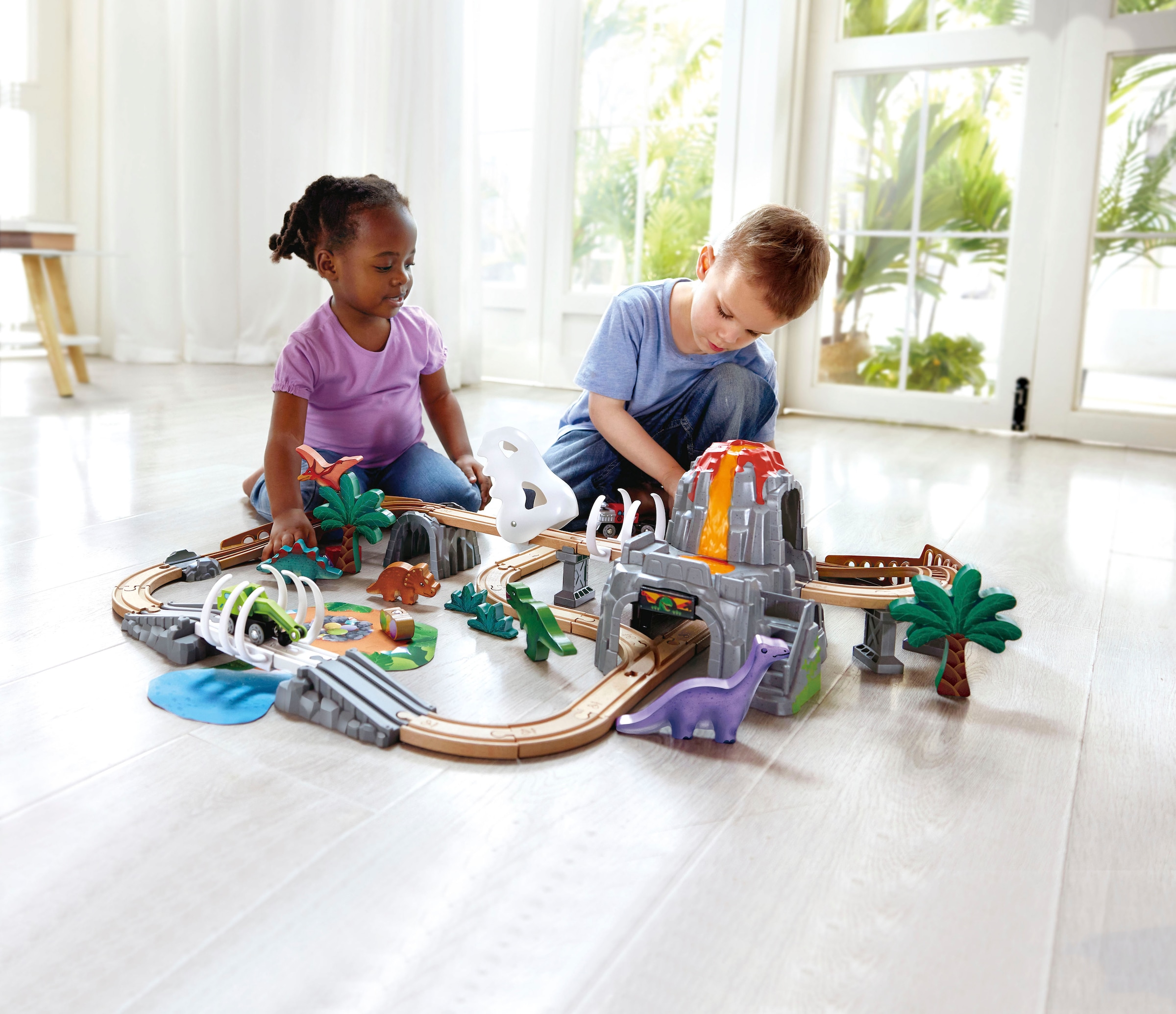 Hape Train jouet »Dino-Eisenbahn-Abenteuer« mit Licht- und Soundfuntkion