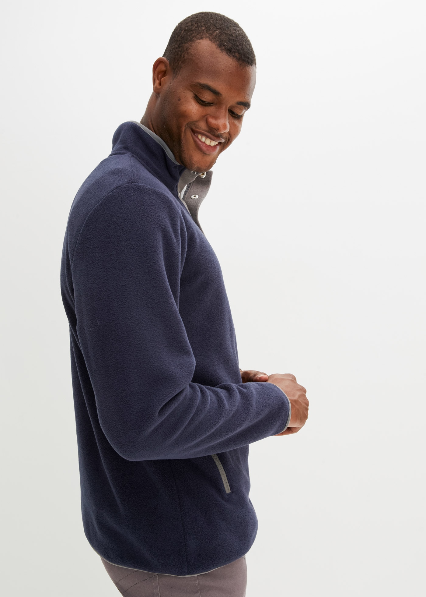 bonprix Pull en polaire »Troyer Fleeceshirt mit praktischen Taschen und tollen Kontrastdetails«, Troyer Fleeceshirt mit praktischen Taschen und tollen Kontrastdetails
