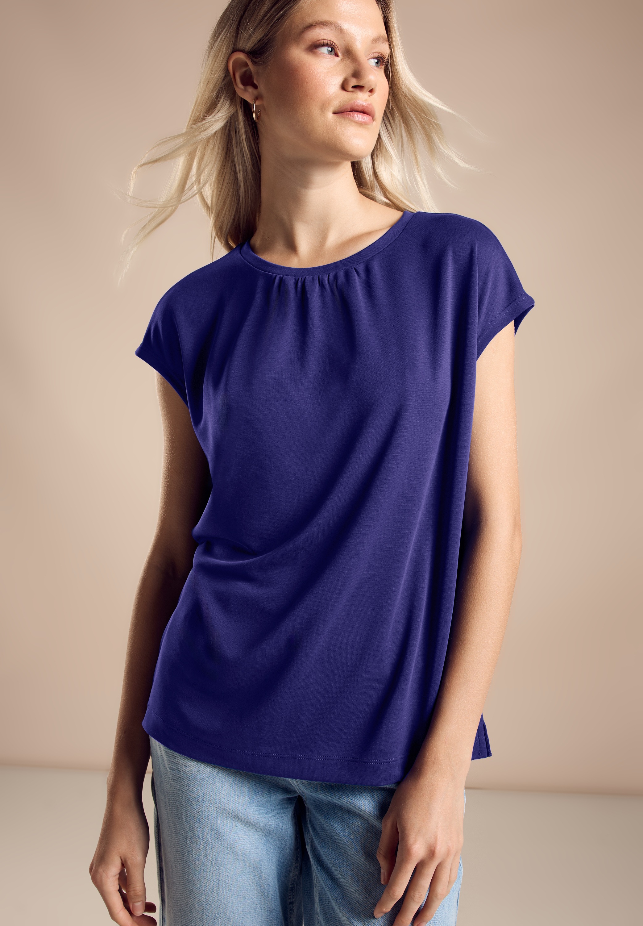 STREET ONE Shirttop im Seidenlook und mit Knopf im Nacken