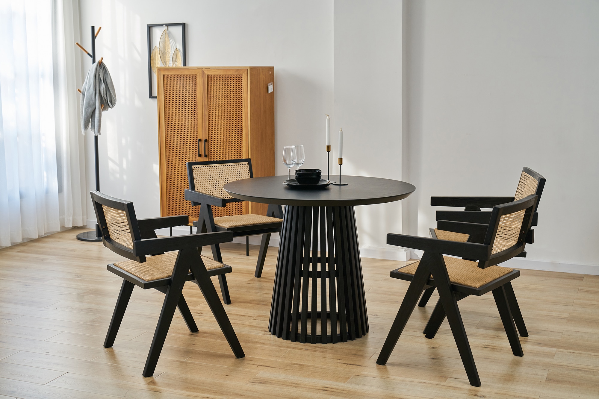SIT Esstisch »Portland Ø 100 cm mit Säulengestell & Schweizer Kante« Säulenfuss schafft komfortable Beinfreiheit am Esstisch