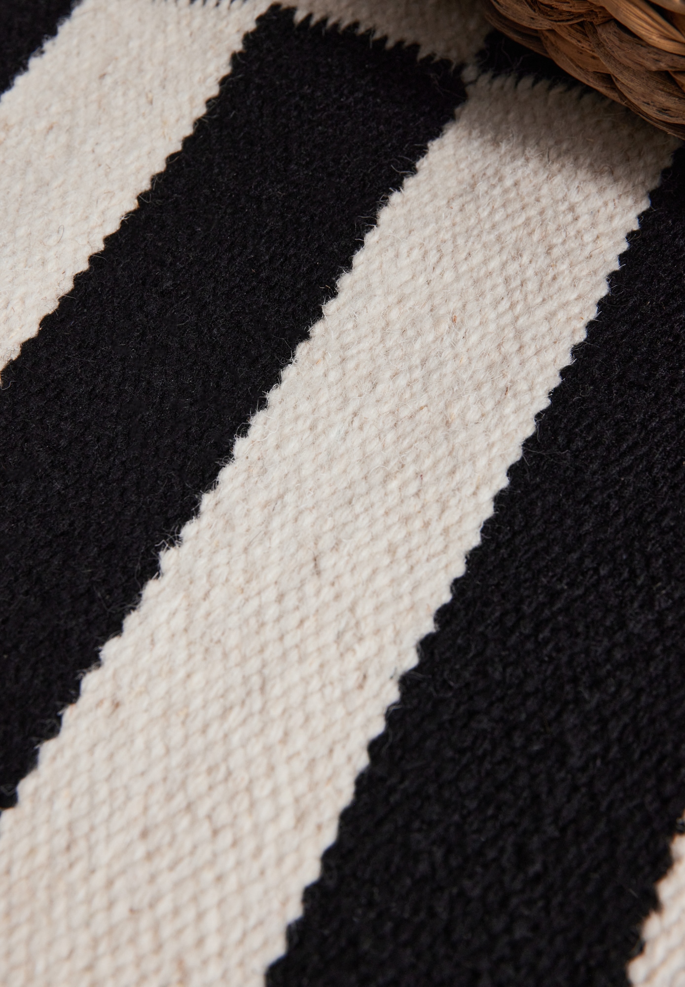 HANSE Home Tapis en laine »Donna , schwarz-weiss« Rectangulaire 5 mm Höhe Handgewebt, Wolle, Natur, Läufer, Wohnzimmer, Schlafzimmer, Streifen