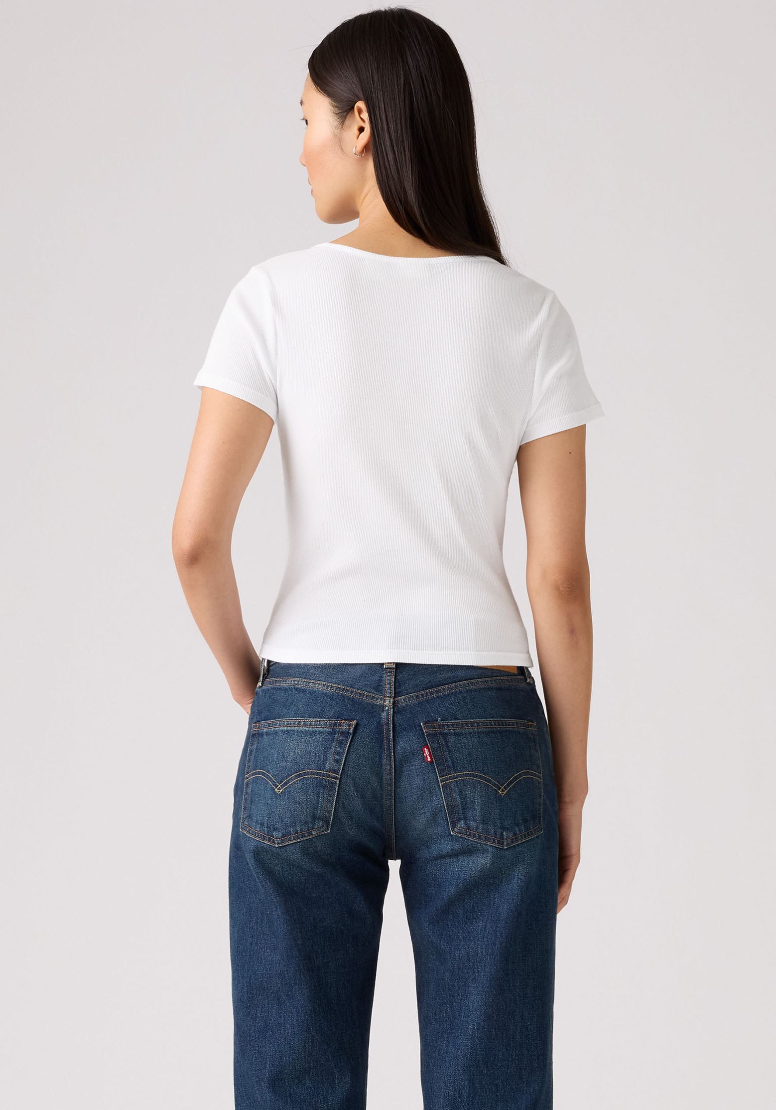 Levi's® T-Shirt »ESSENTIAL SQRD NE« Feinrippqualität