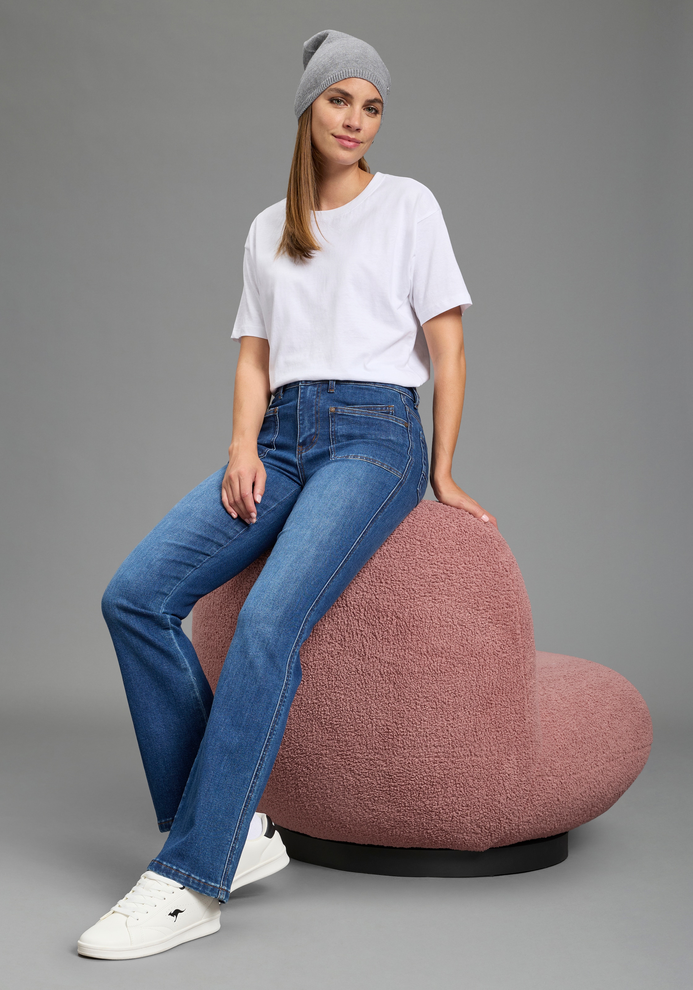 KangaROOS Bootcut-Jeans mit Reissverschluss und Knopf, normale Leibhöhe, lange Schnittform
