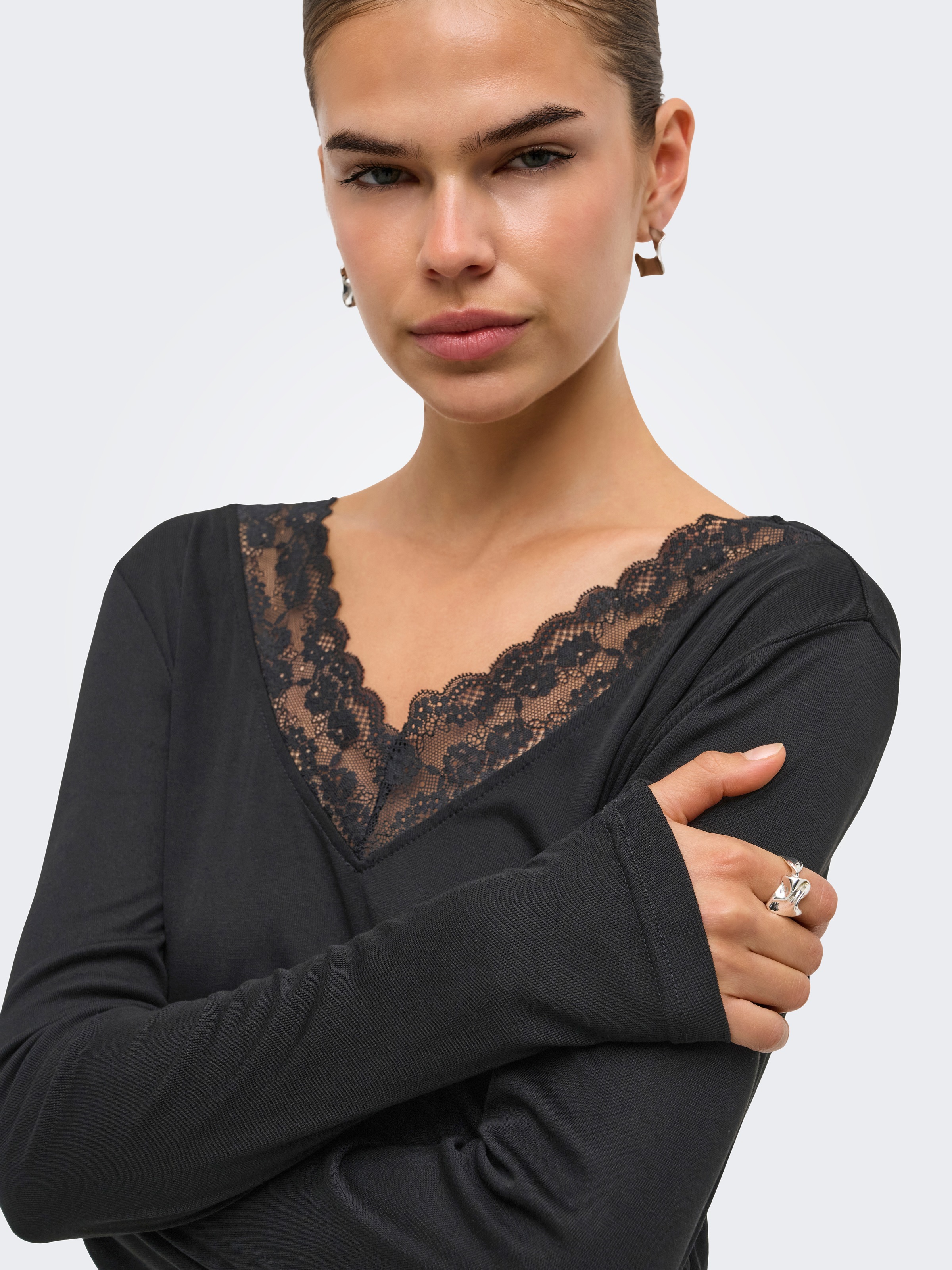 ONLY T-shirt à manches longues »ONLIDA L/S V NECK LACE TOP CS JRS« mélange viscose, coupe régulière