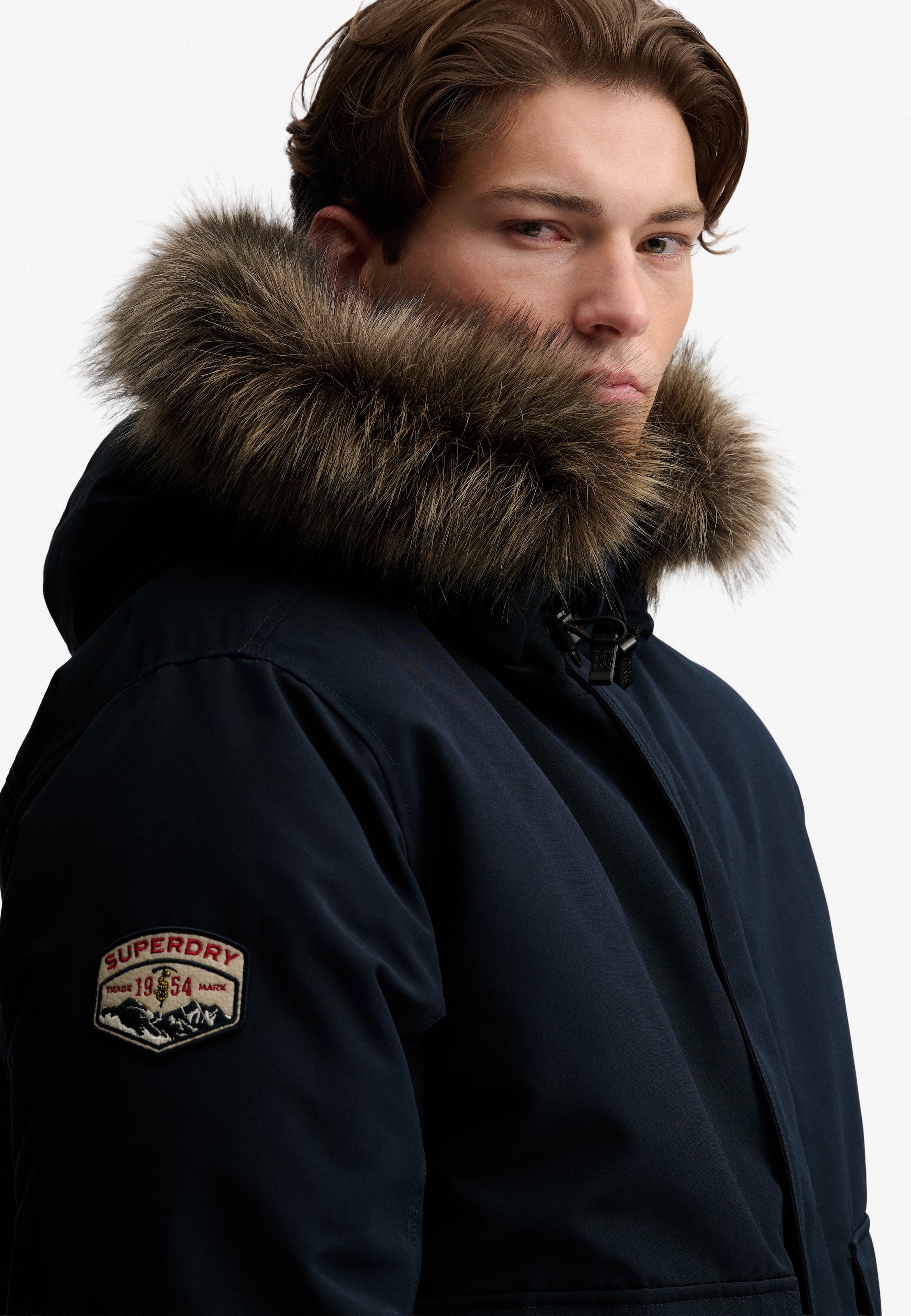 Superdry Veste bomber »FAUX FUR EVEREST BOMBER JACKET« avec capuche fibre synthétique, coupe décontractée
