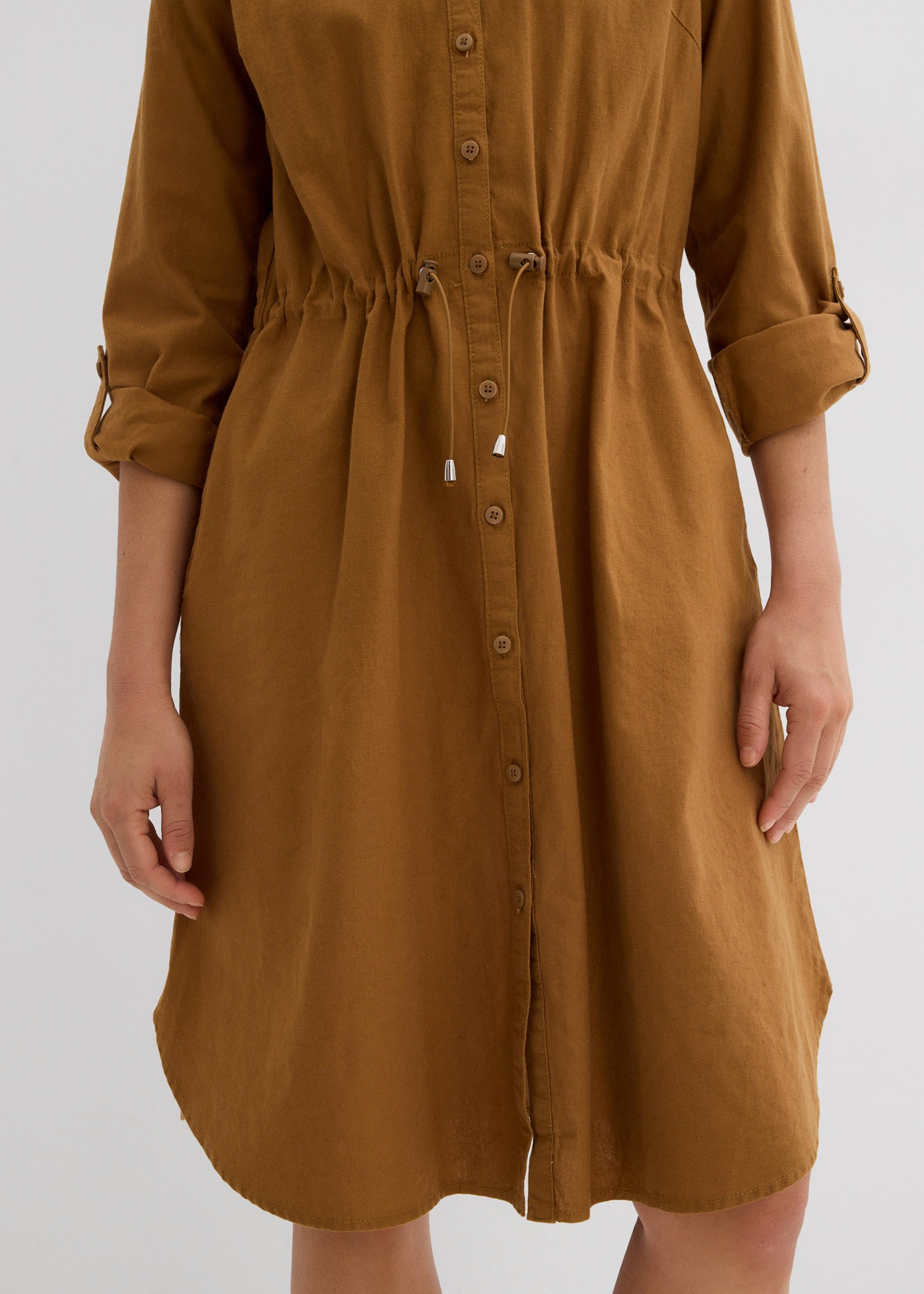 bonprix Robe midi »Hemdblusenkleid aus Leinen-Baumwoll-Mix« 1 tlg. pour un look décontracté, en mélange lin-coton, coupe trapèze, avec poches