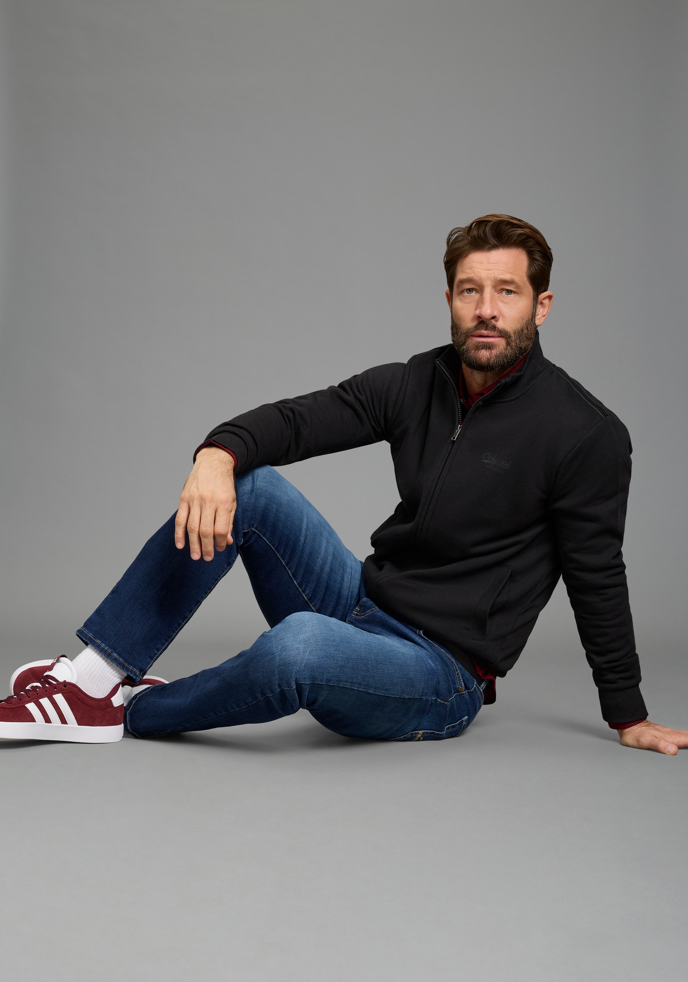 Man's World Sweatjacke Stehkragen und dezentem Logodruck