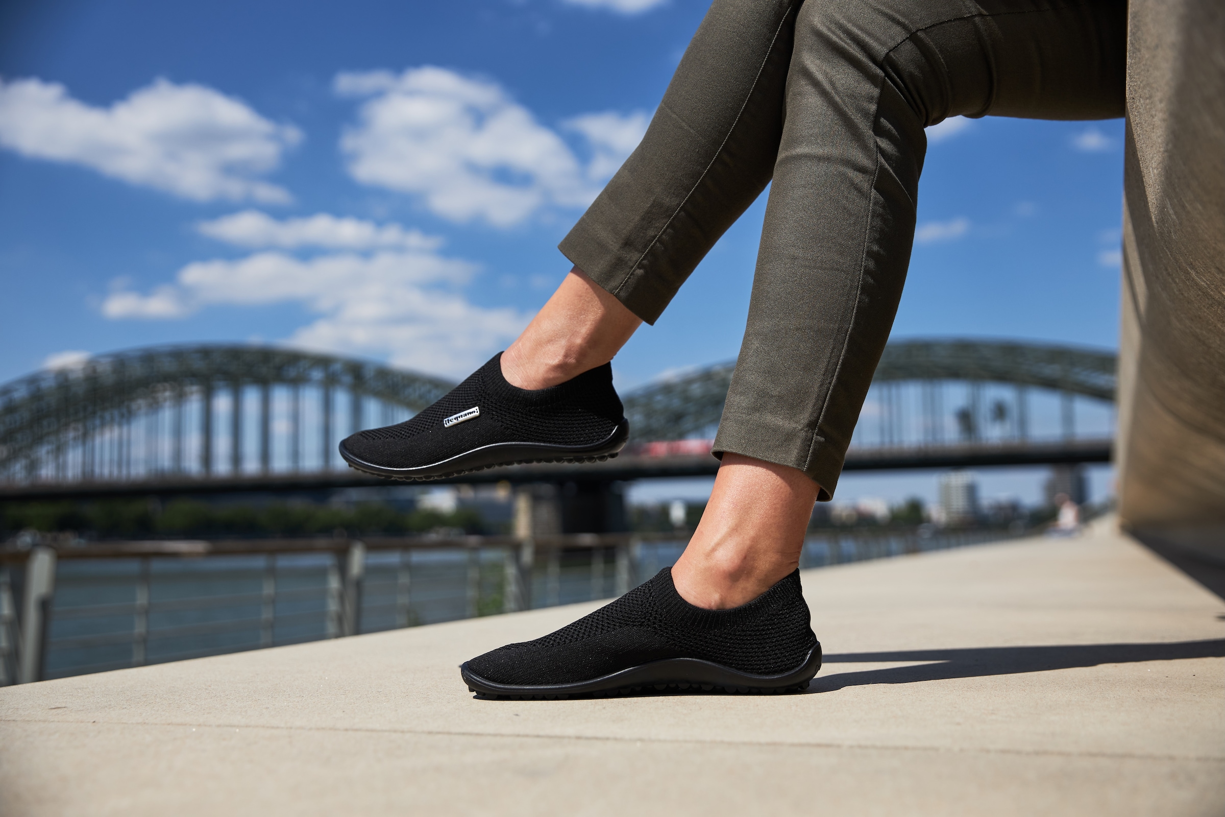 Leguano Barfussschuh »SCIO«  Slipper, Freizeitschuh, Bequemschuh mit seitlichem Logo-Emblem