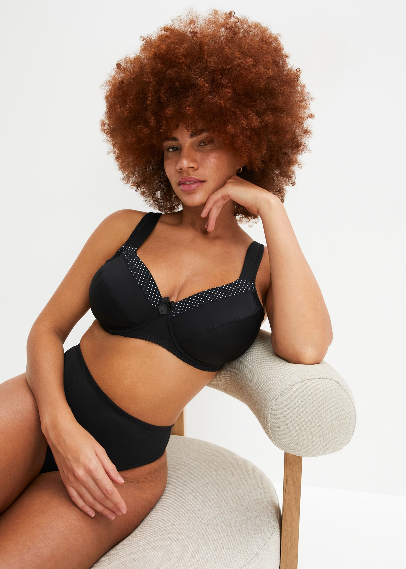 bonprix Soutien-gorge minimisant coupe minimisante, bretelles rembourrées, en polyamide et élasthanne
