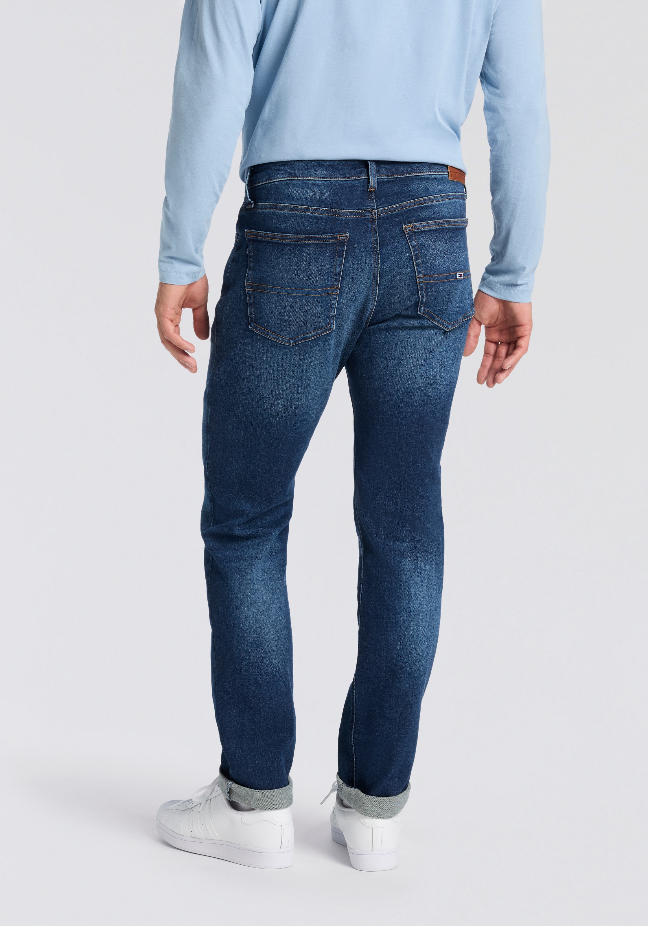 Tommy Jeans »Austin Slim Tapered« zum Knöchel hin schmaler werdende Jeans mit mittlerer Leibhöhe