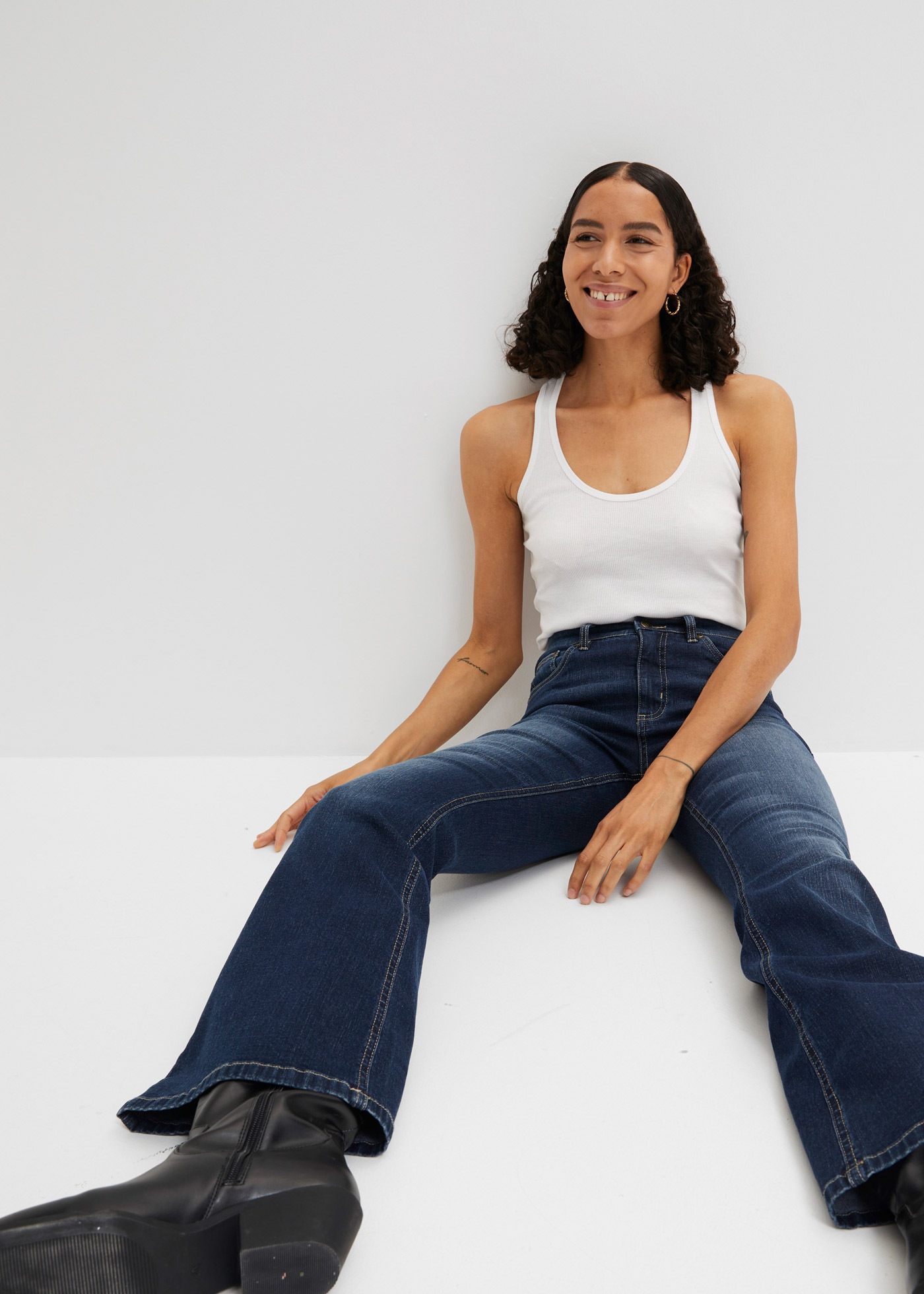 bonprix Jeans à pattes d'eph Regular Fit, mit Stretch-Anteil, aus Baumwollmischung