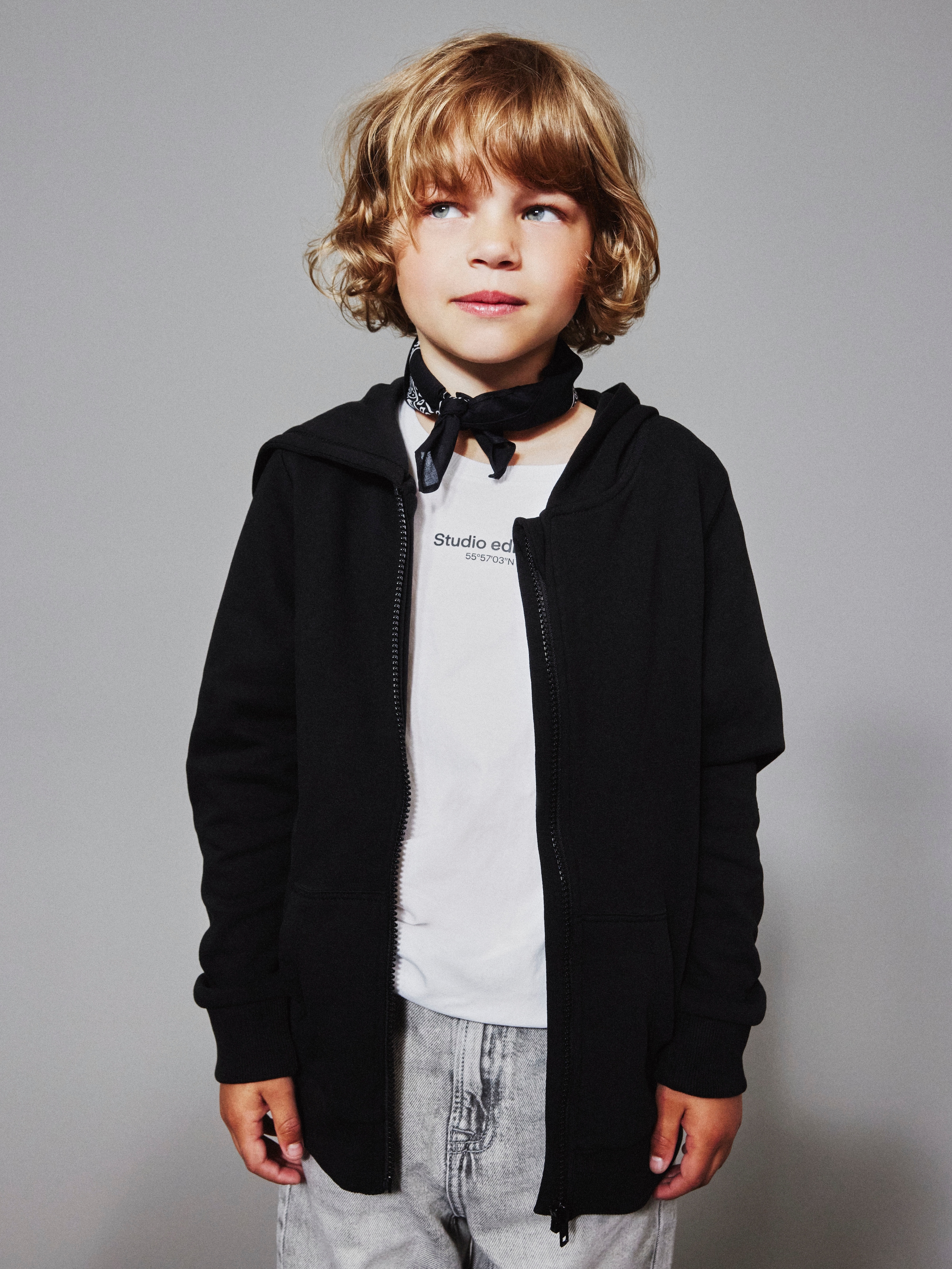 Name It Sweat à capuche »NKMNESWEAT – Sweatjacke mit Kängurutasche« uni, décontracté, coupe régulière, sweat, col rond