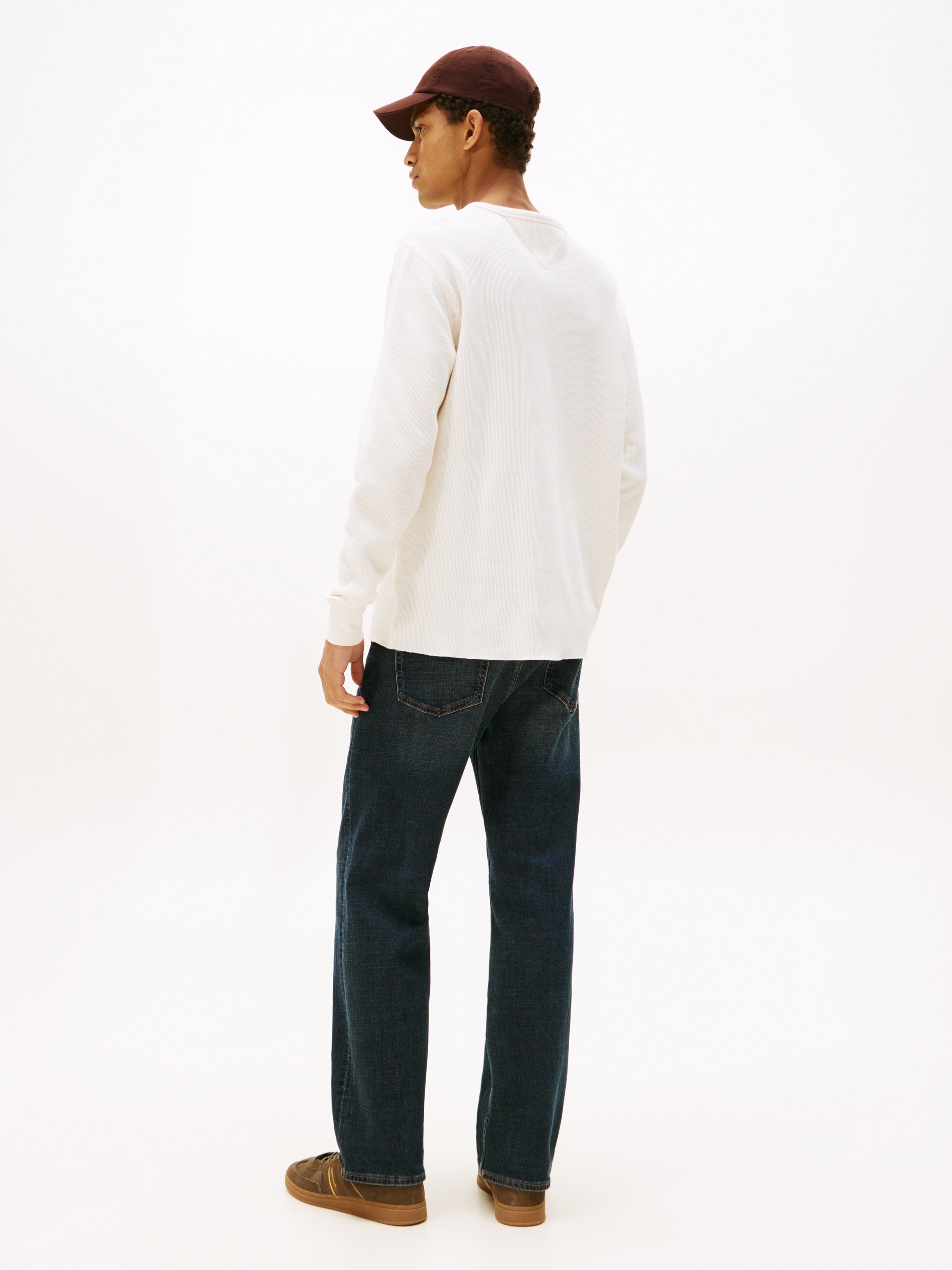 Tommy Jeans T-shirt Henleys »TJM WAFFLE SCRIPT HENLEY« Rundhals, slim fit, mit feiner Struktur