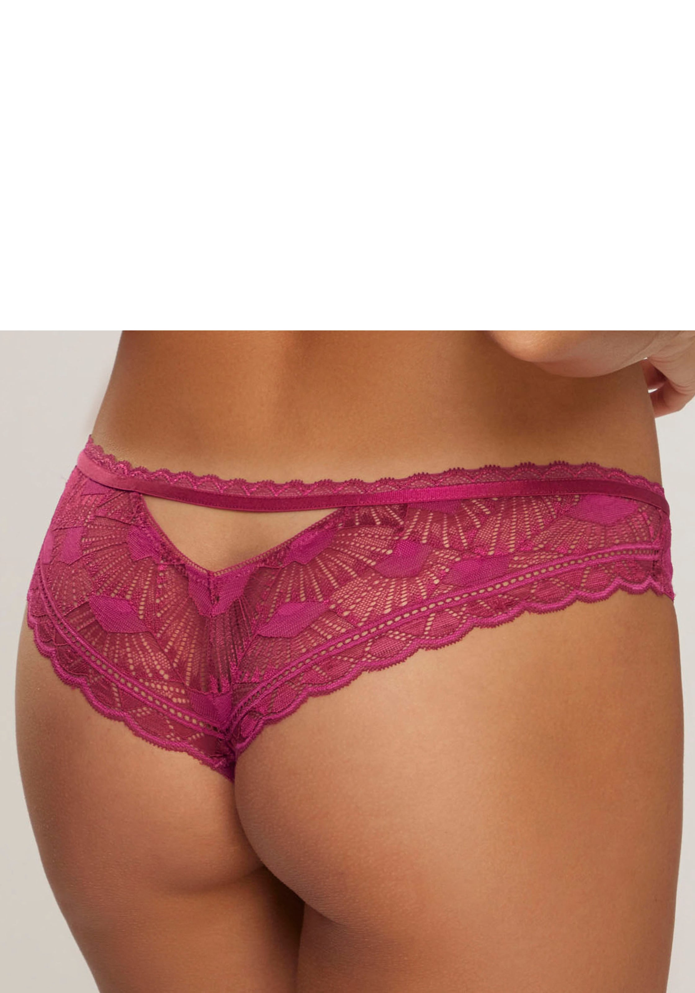 s.Oliver Stringpanty »Adèle«, aus blickdicht unterlegter, graphischer Spitze