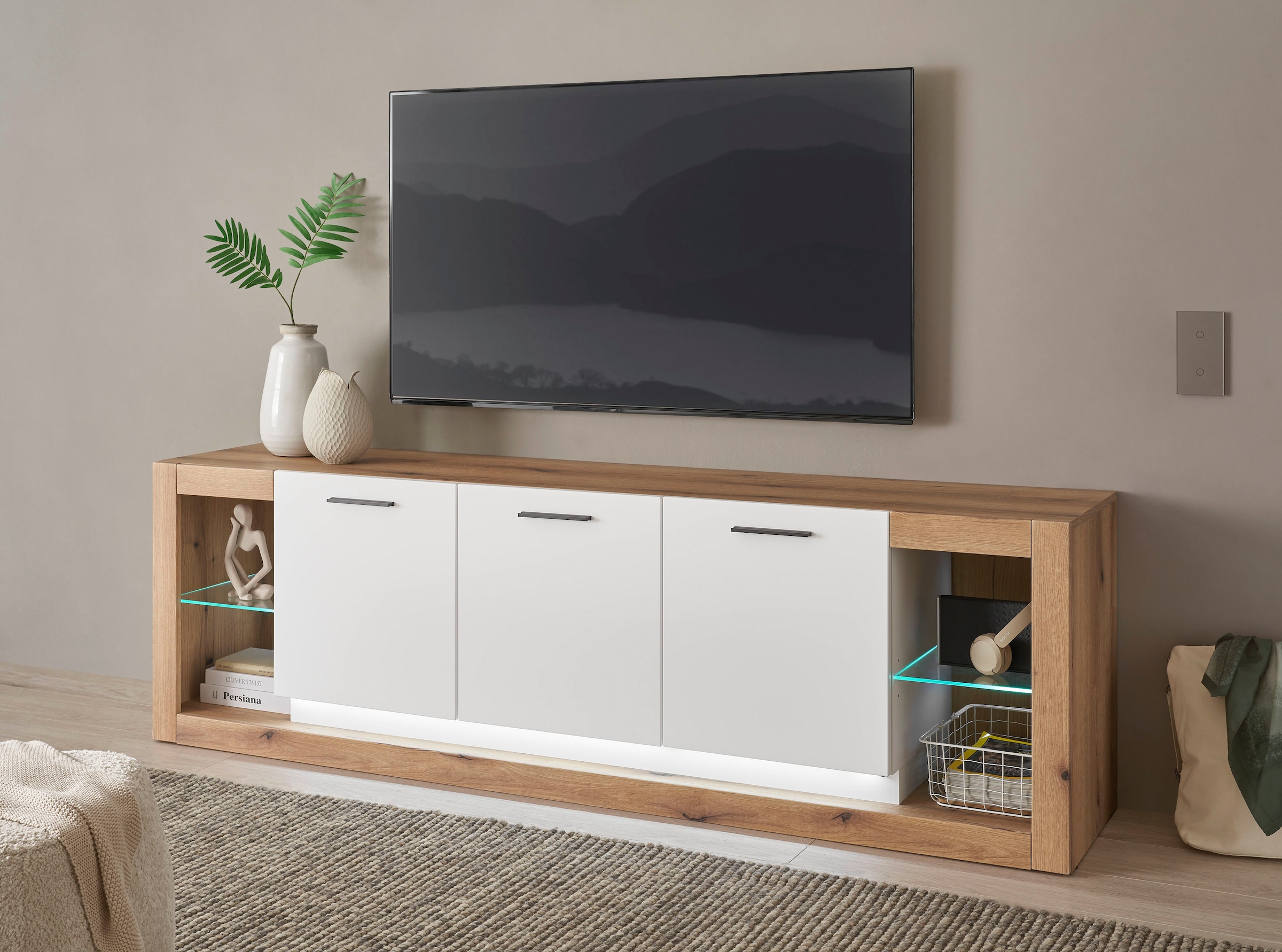 Home affaire Table basse »Brixen, moderner TV-Schrank, Kommode in Eiche Evoke Dekor mit Weiss« Metallgriffe, ausreichend Stauraum, vielseitig einsetzbar